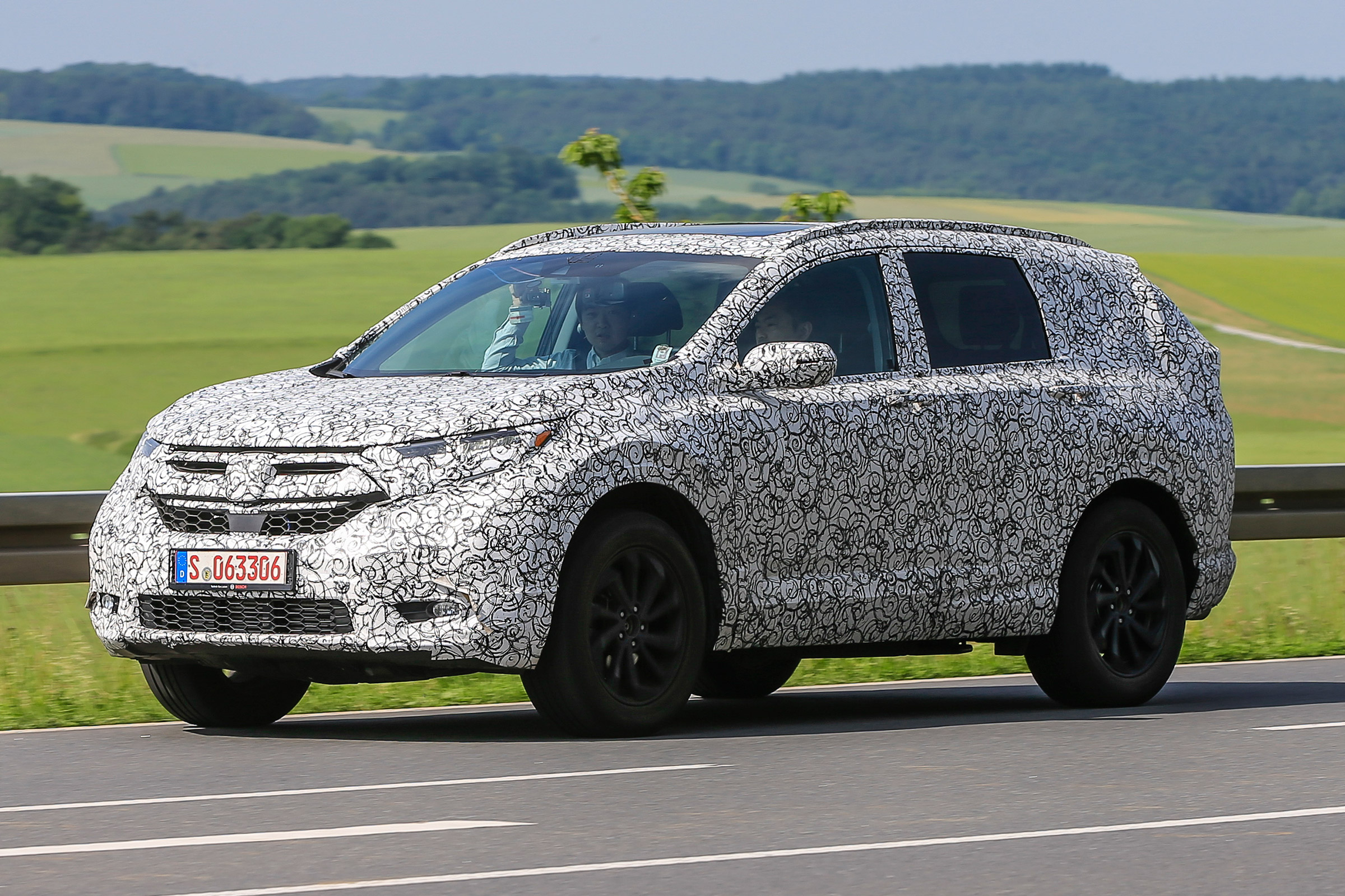 Honda CR-V - spy shots - side action