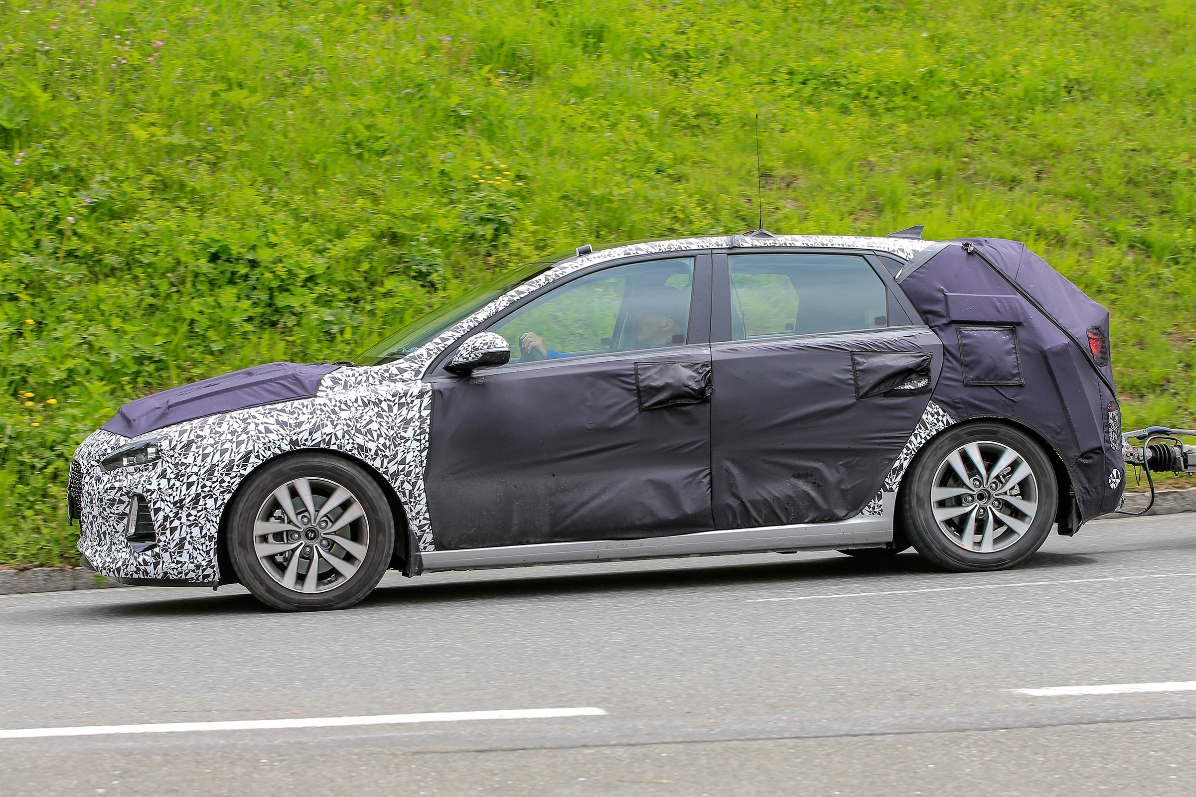 Hyundai i30 2017 side