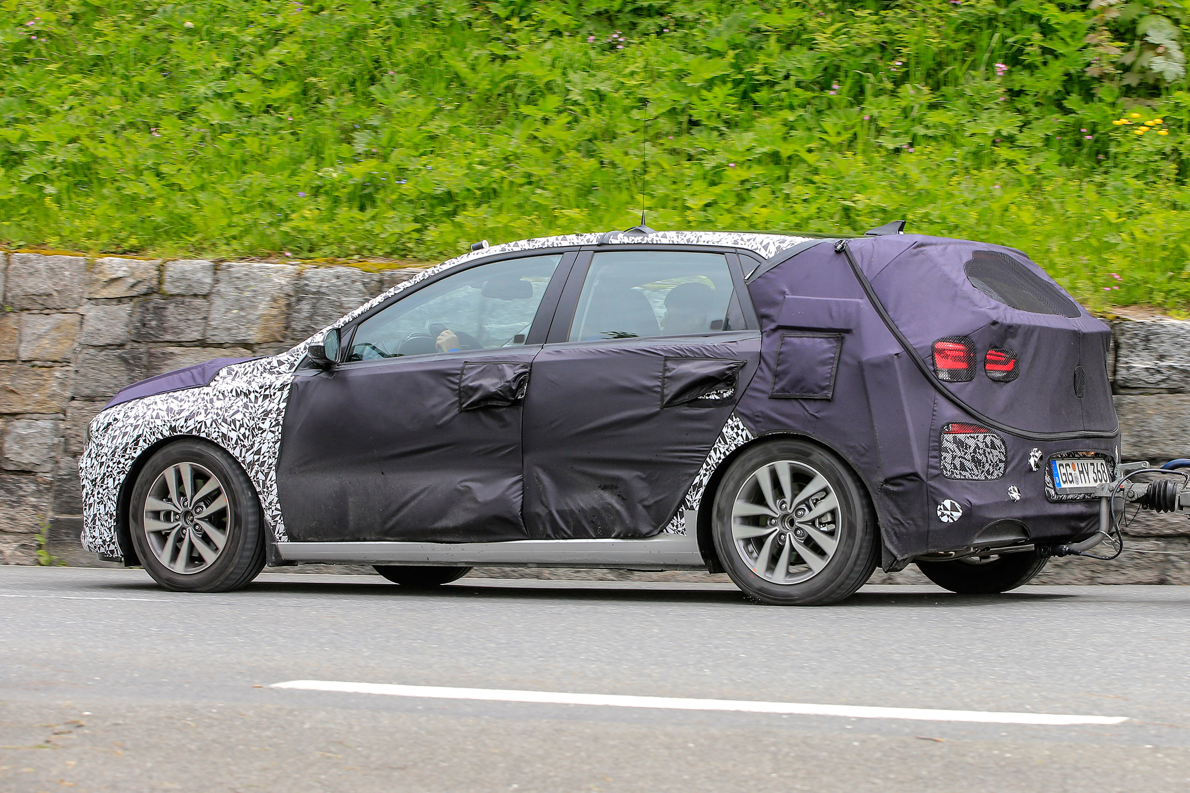 Hyundai i30 2017 side rear