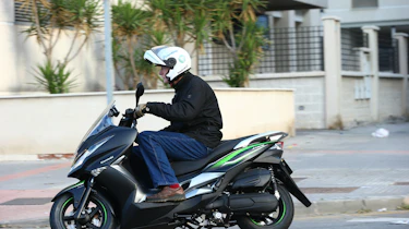 Best 125cc bikes - Kawasaki J125