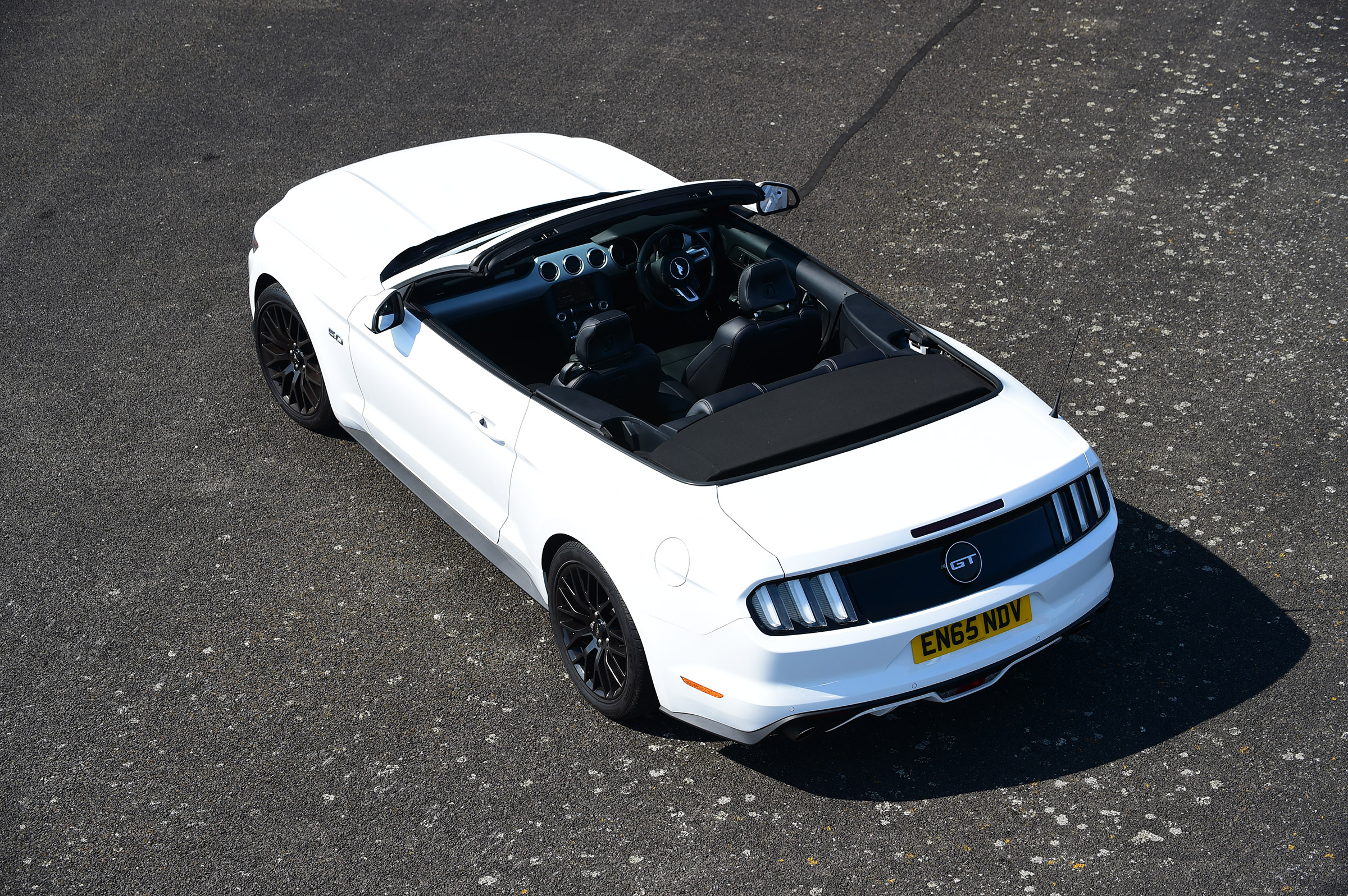 Convertible megatest - Ford Mustang - above rear