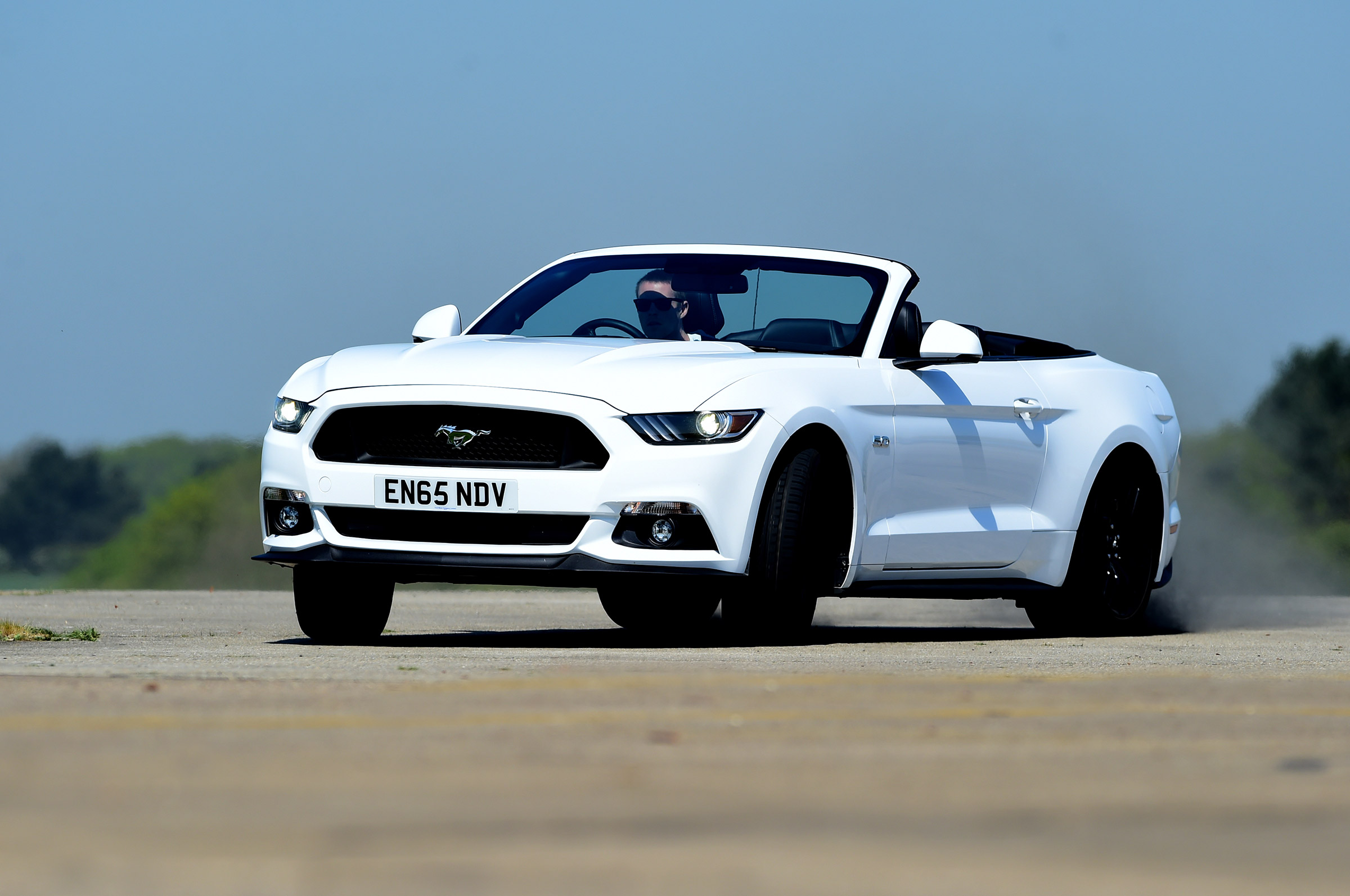 Convertible megatest - Ford Mustang - front cornering