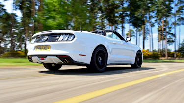 Convertible megatest - Ford Mustang - rear tracking