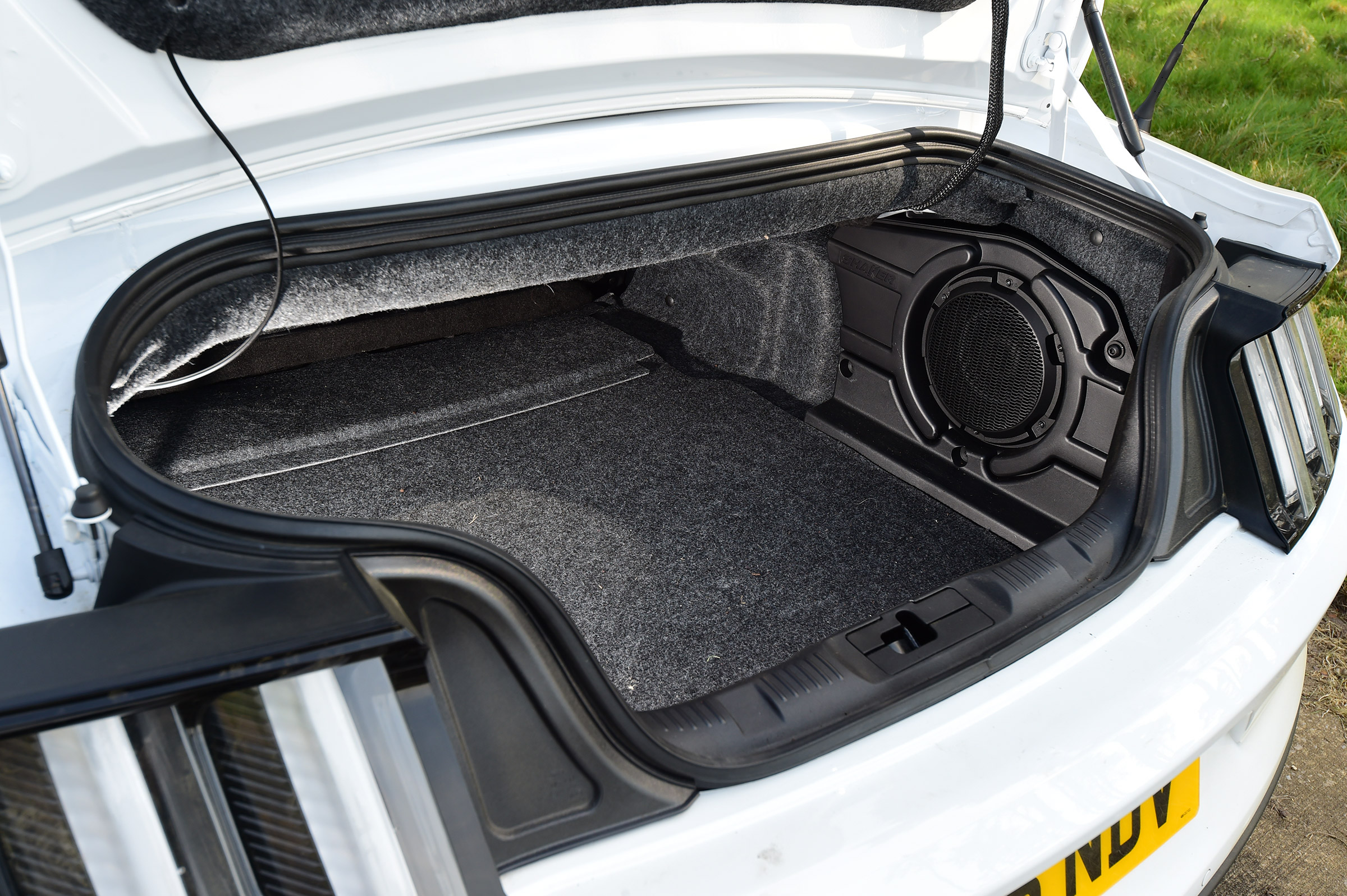 Convertible megatest - Ford Mustang - boot