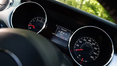 Convertible megatest - Ford Mustang - dials