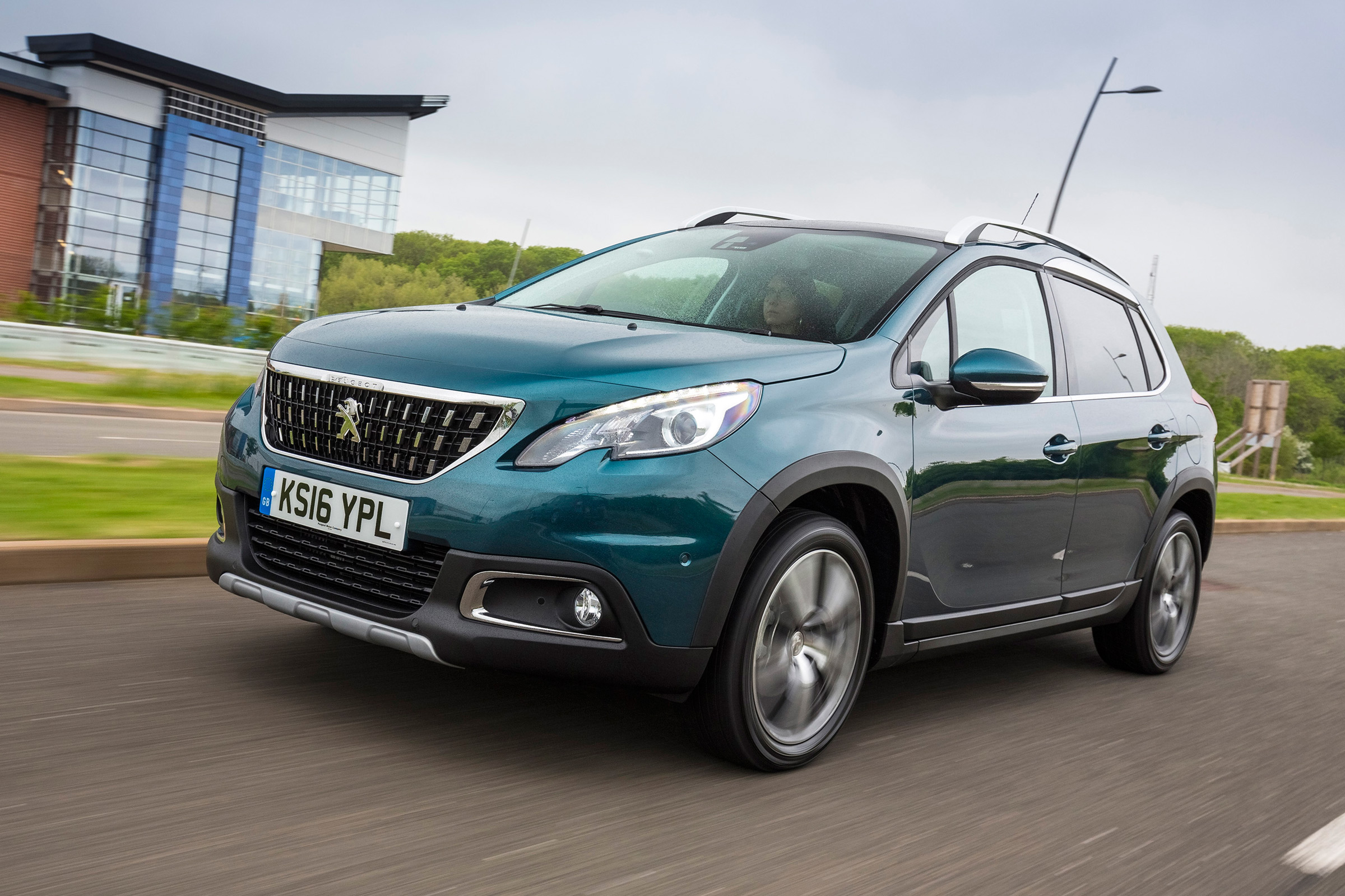 Peugeot 2008 Allure 2016 - front tracking