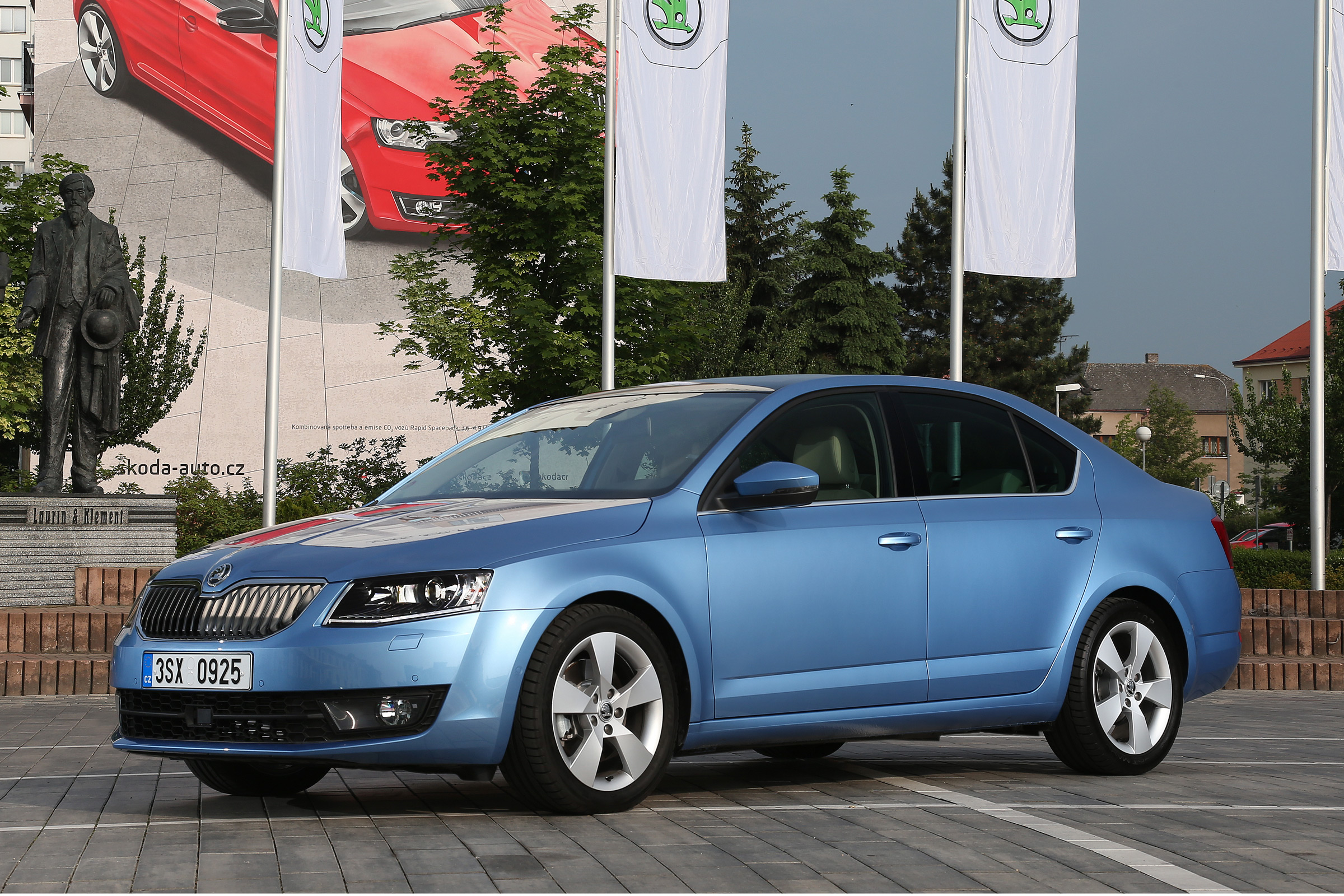Skoda Octavia 1.0 TSI - front quarter