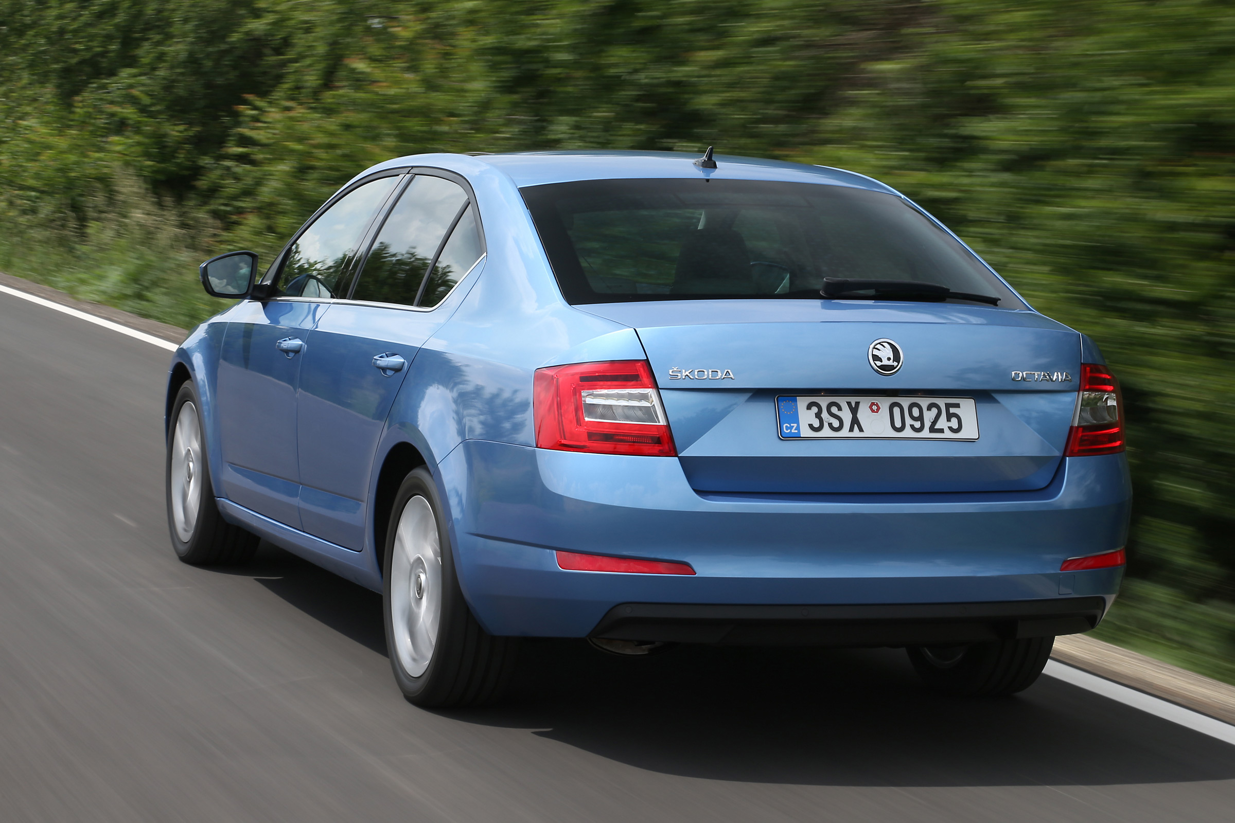 Skoda Octavia 1.0 TSI - rear tracking