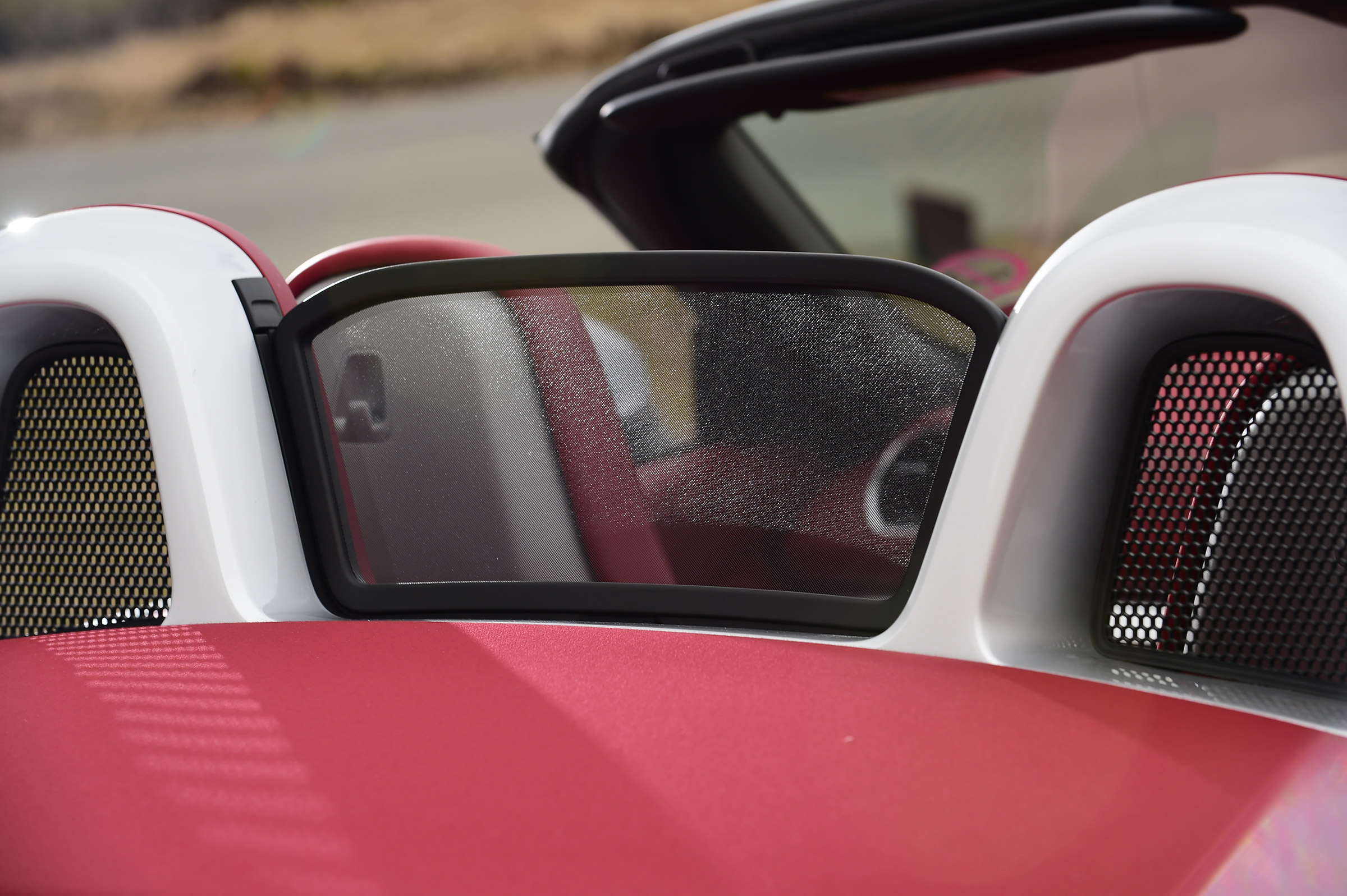 Convertible megatest - Porsche 718 Boxster - wind deflector
