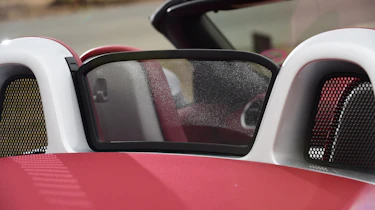 Convertible megatest - Porsche 718 Boxster - wind deflector