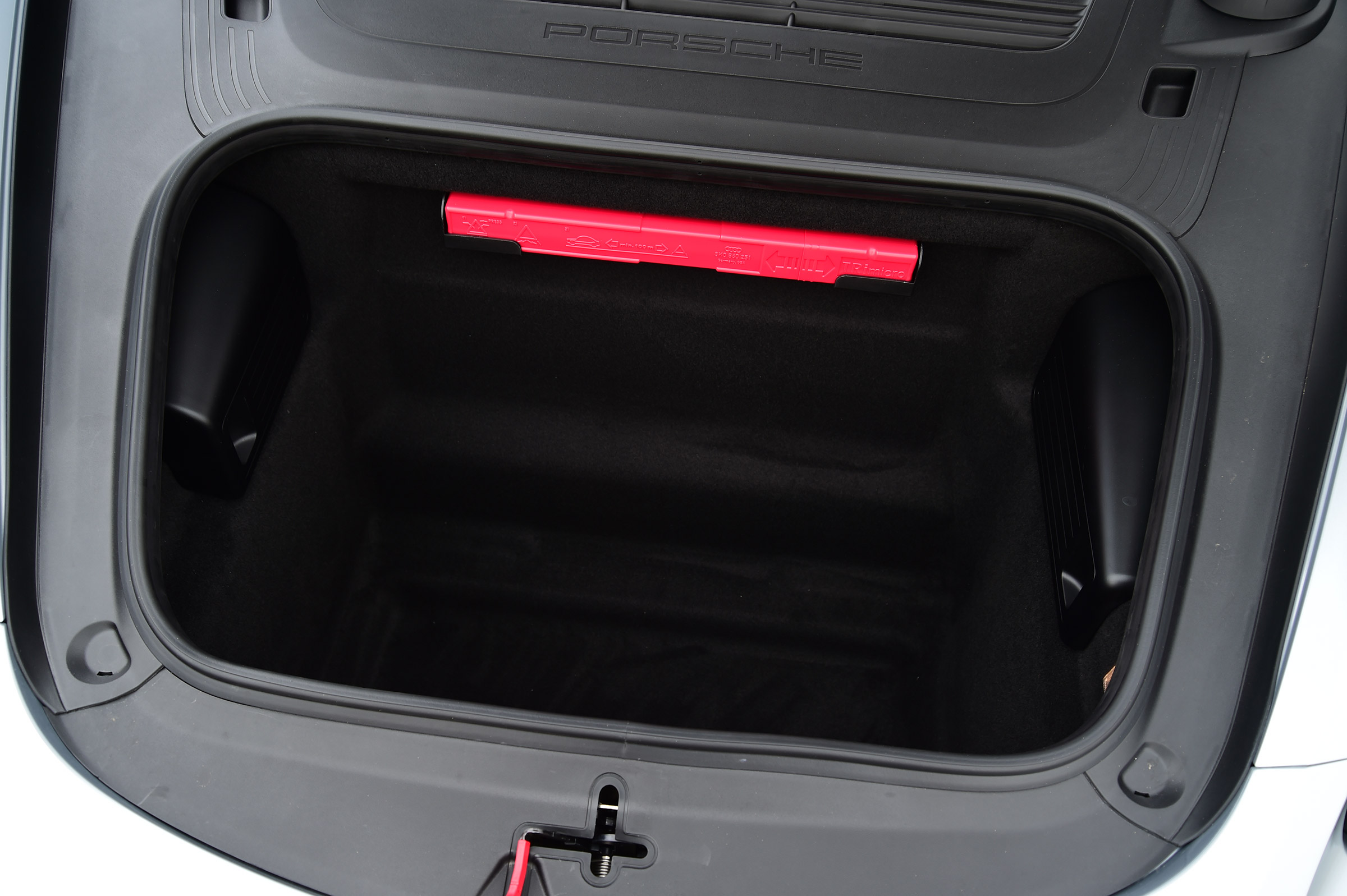 Convertible megatest - Porsche 718 Boxster - front boot