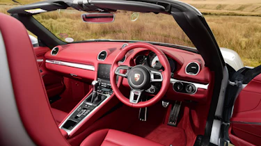 Convertible megatest - Porsche 718 Boxster - interior