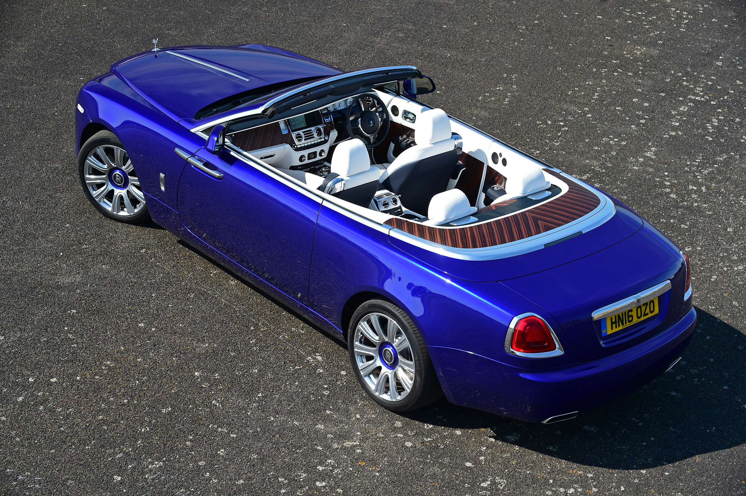 Convertible megatest - Rolls-Royce Dawn - above rear