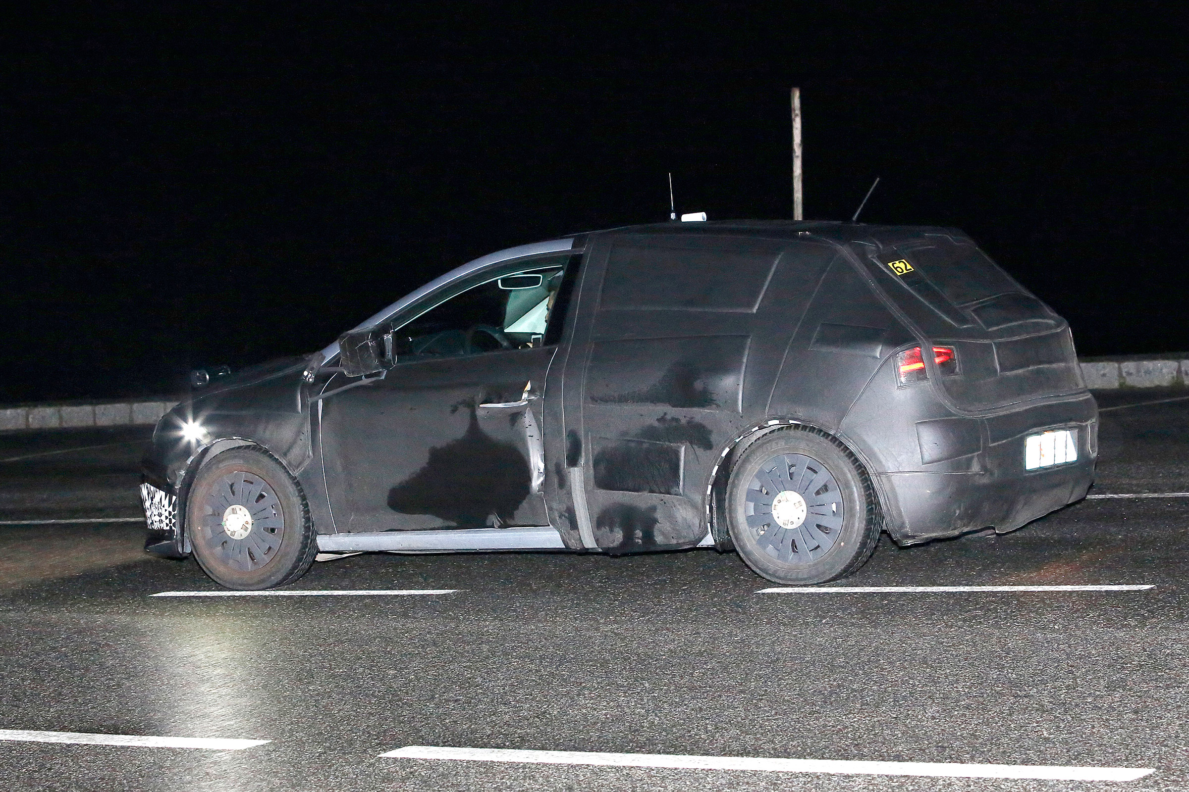 Seat Ibiza 2017 spies side on 