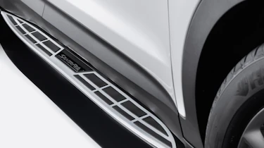 Hyundai Santa Fe Wiggins Edition - door sill