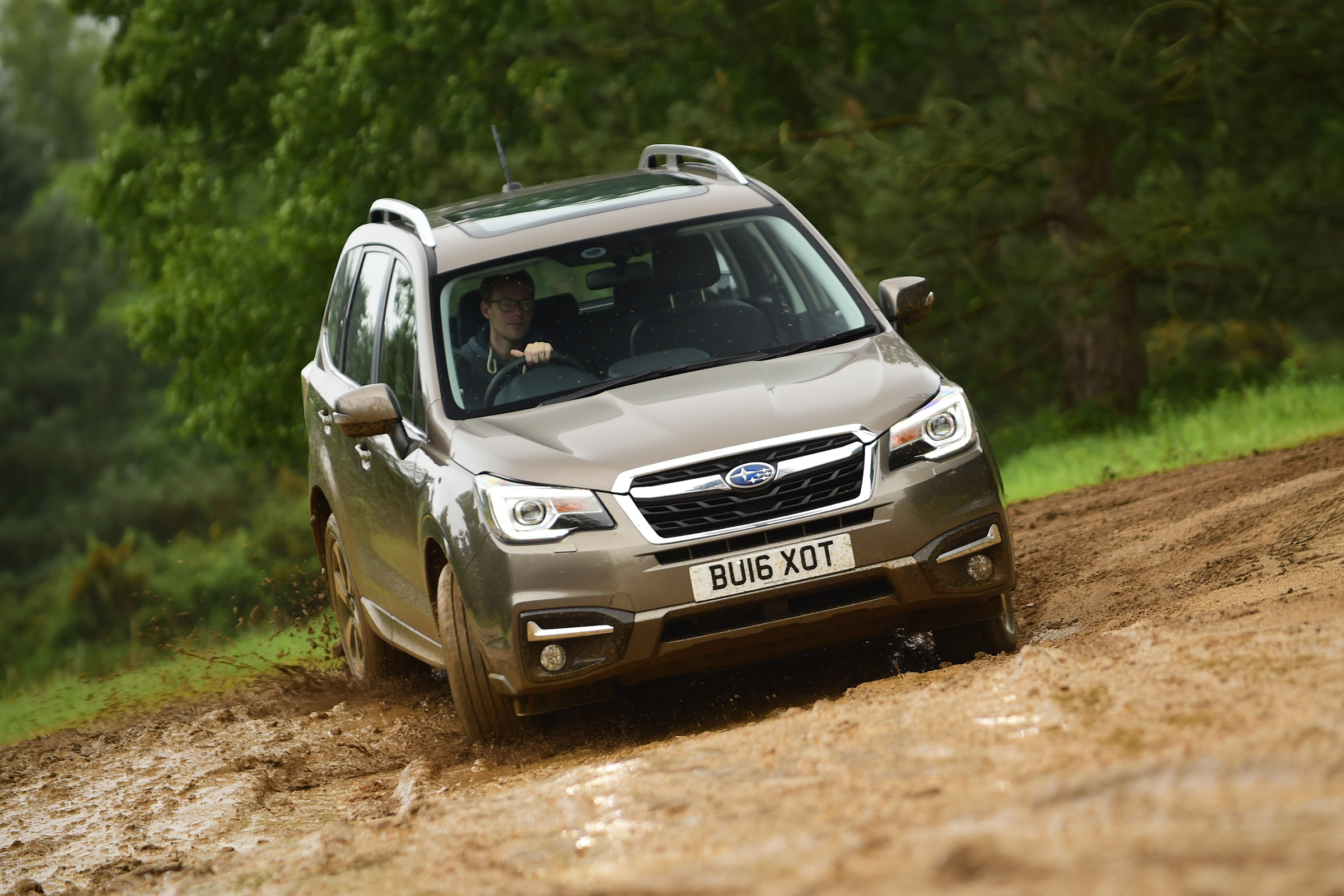 Subaru Forester - front off-road action