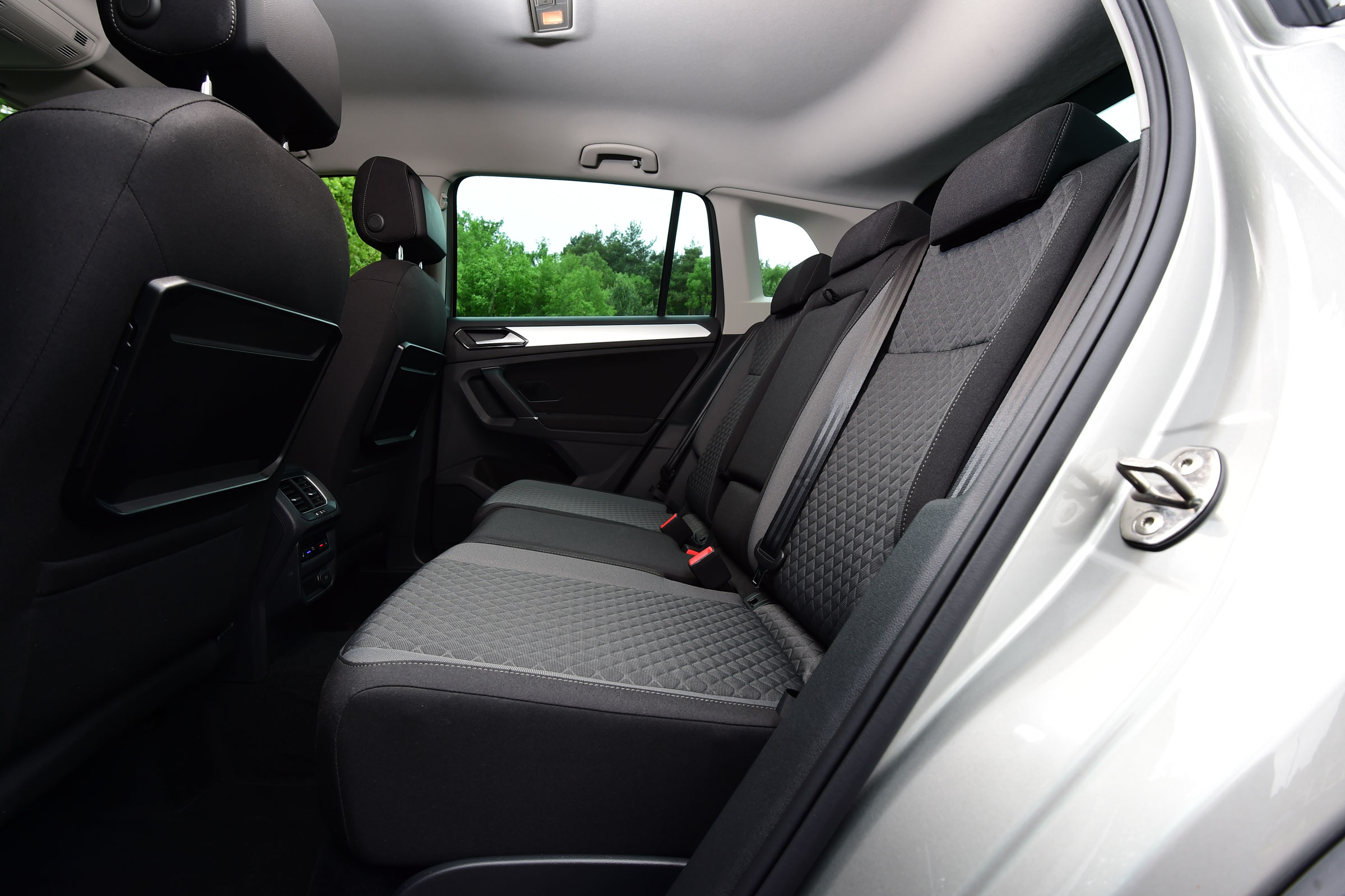 Volkswagen Tiguan 2016 - rear seats