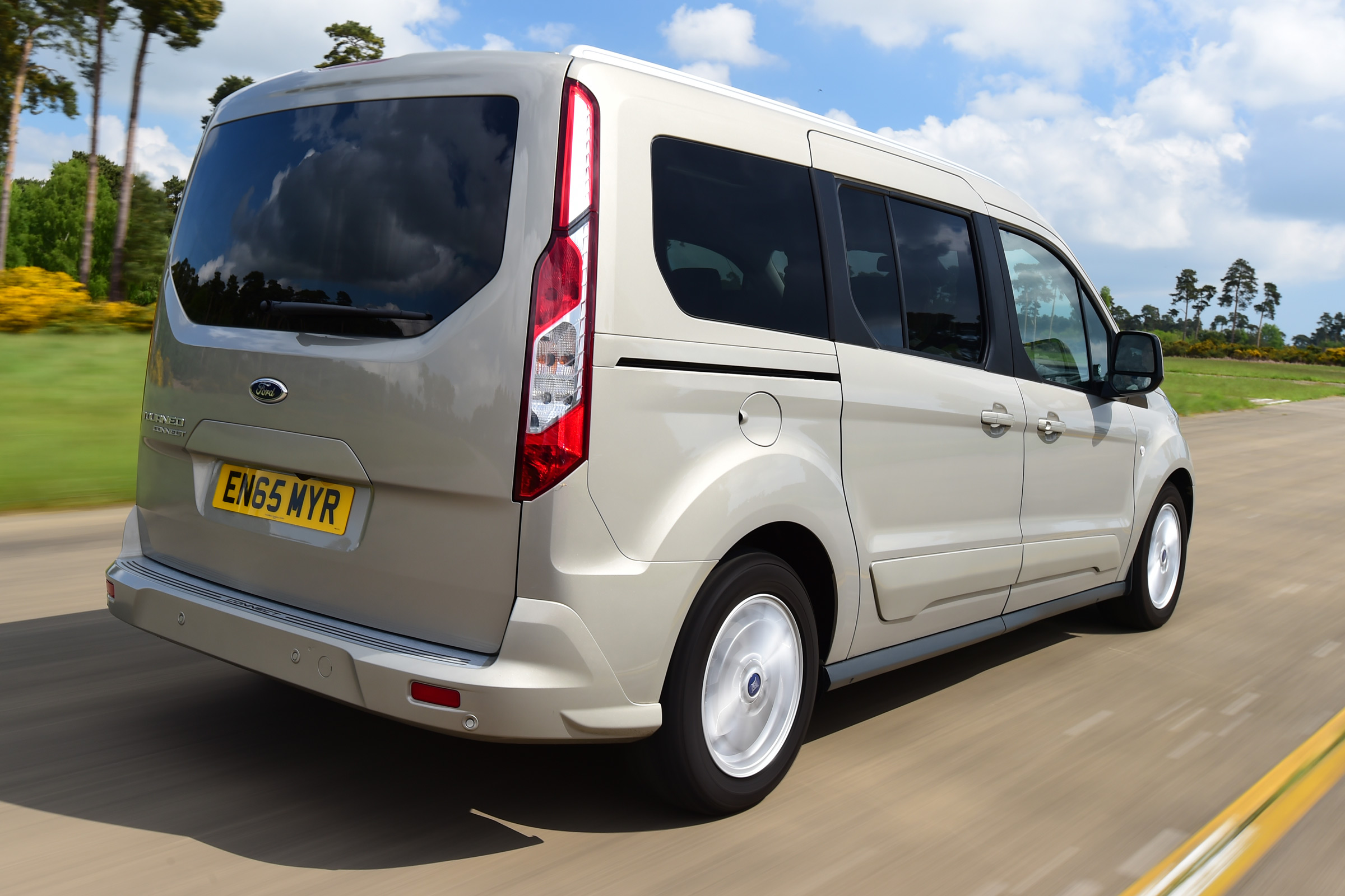 Ford Tourneo Connect 2016 - rear tracking