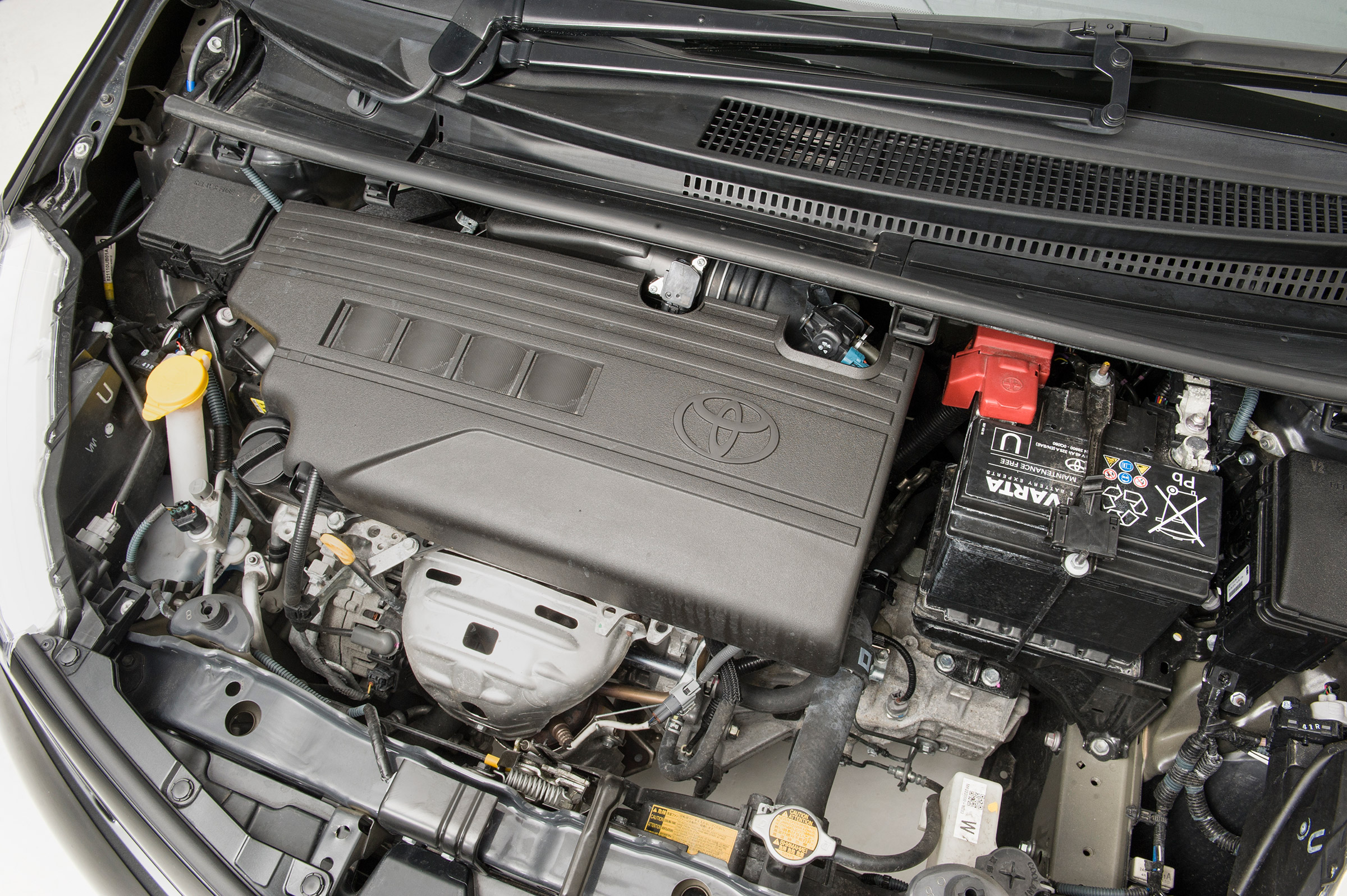 Used Toyota Yaris - engine