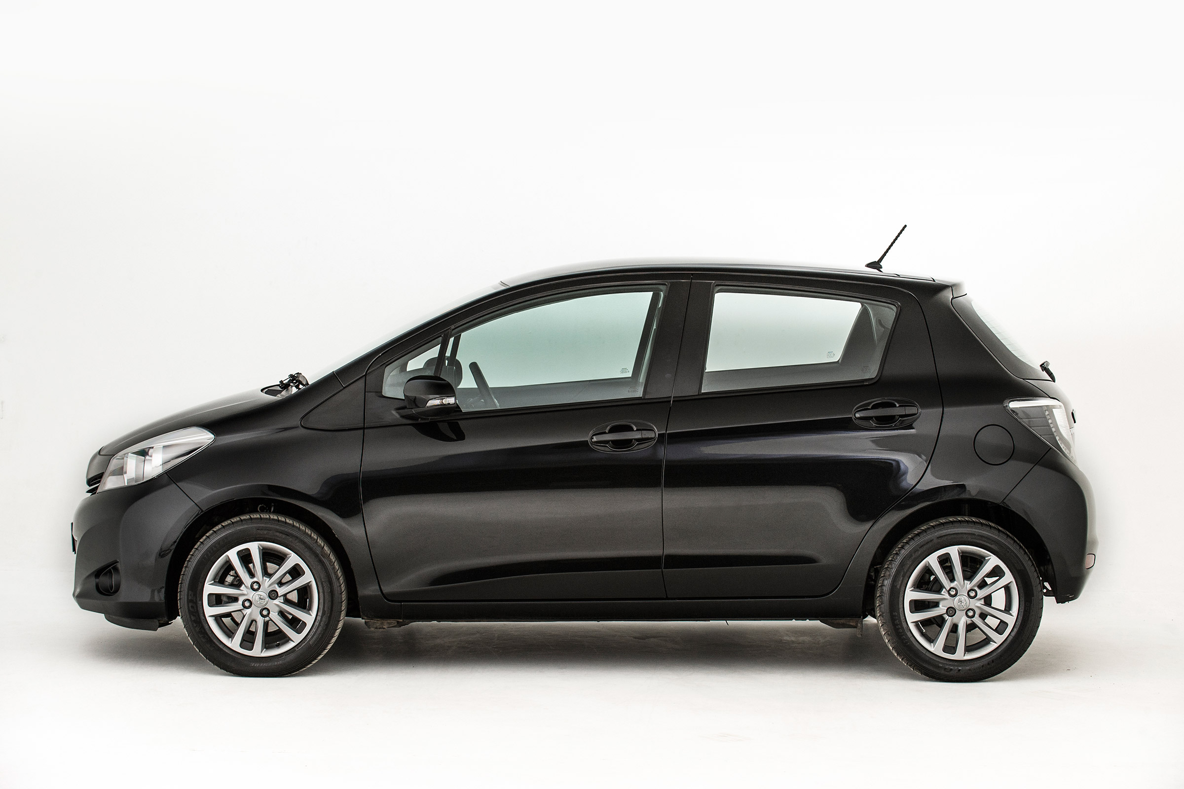 Used Toyota Yaris - side