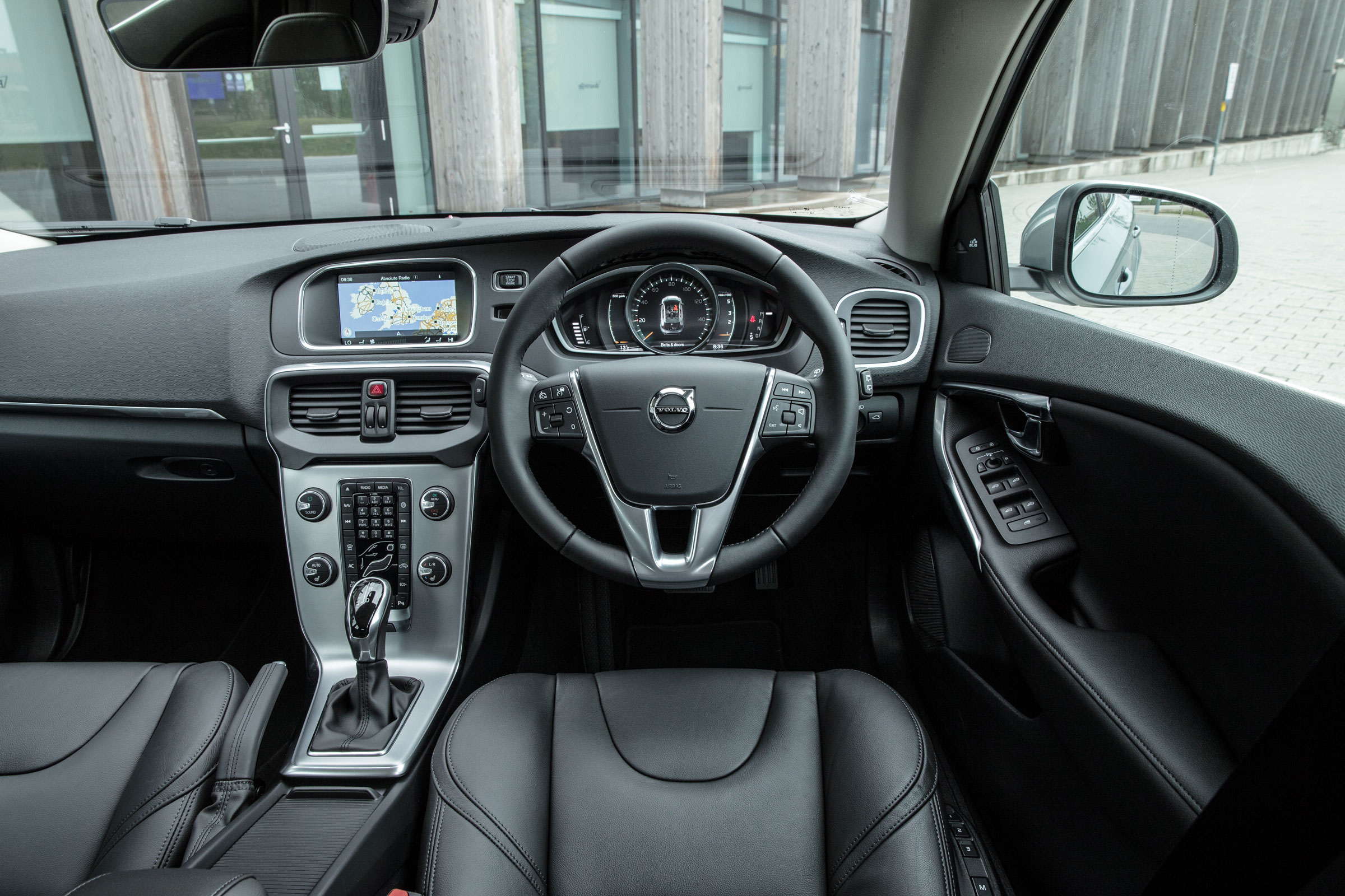 Volvo V40 2016 - interior