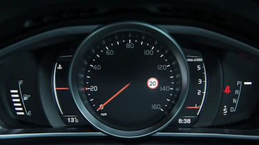Volvo V40 2016 - instruments