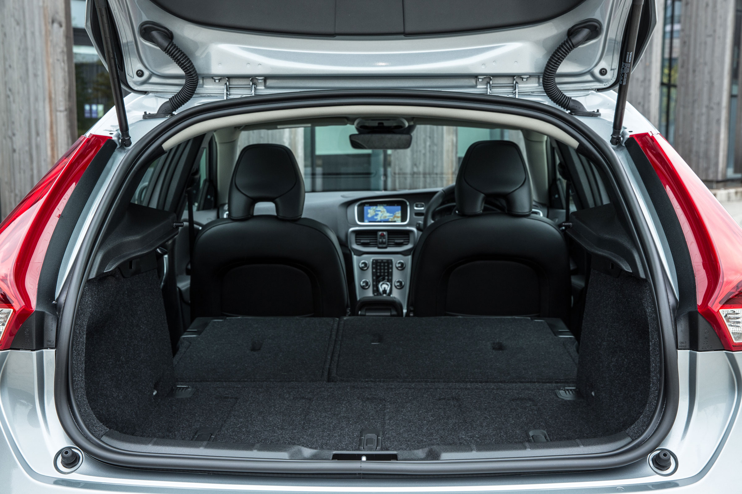 Volvo V40 2016 - boot seats down