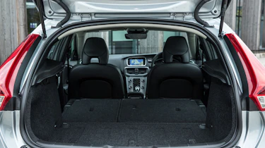 Volvo V40 2016 - boot seats down