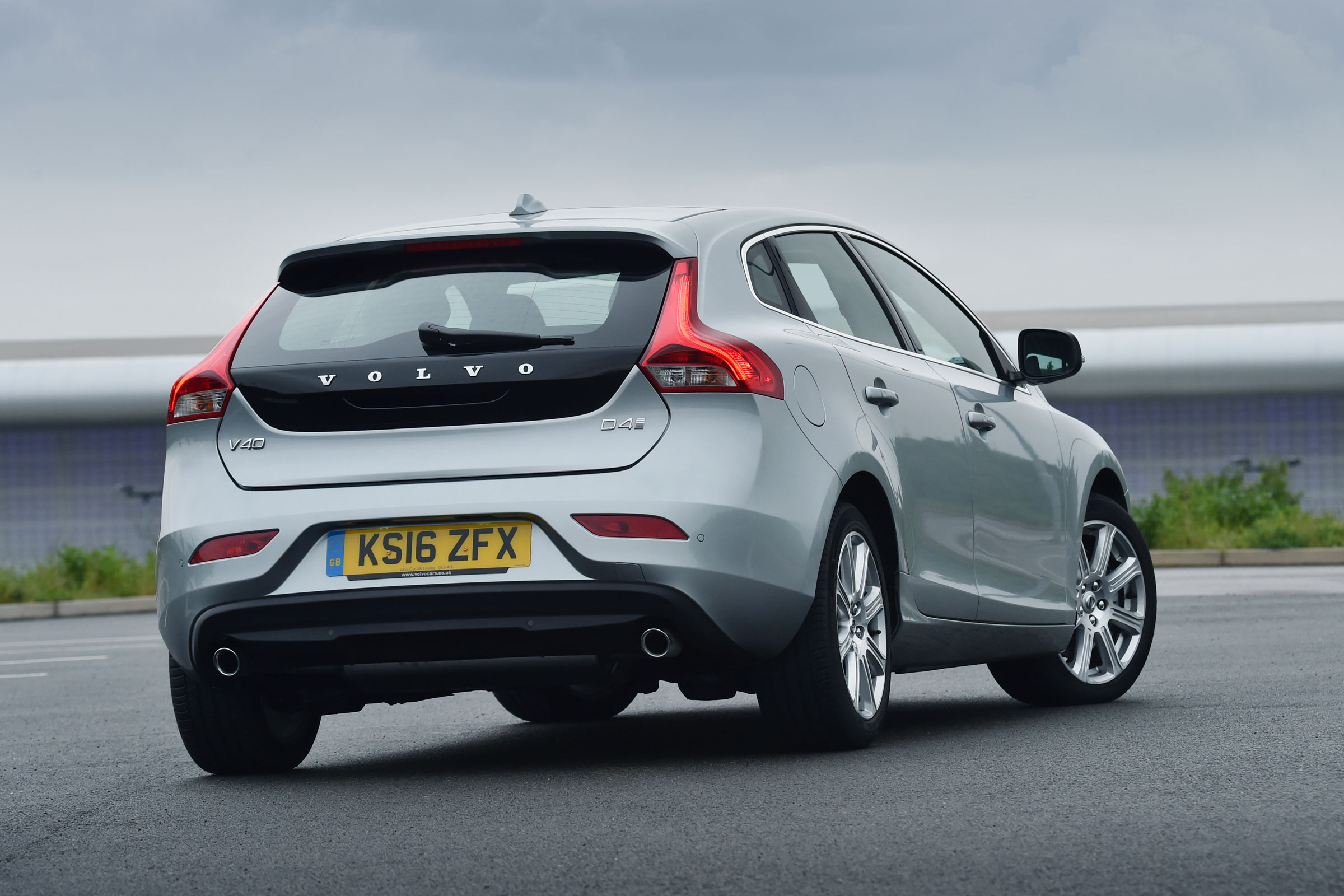 Volvo V40 2016 - rear quarter
