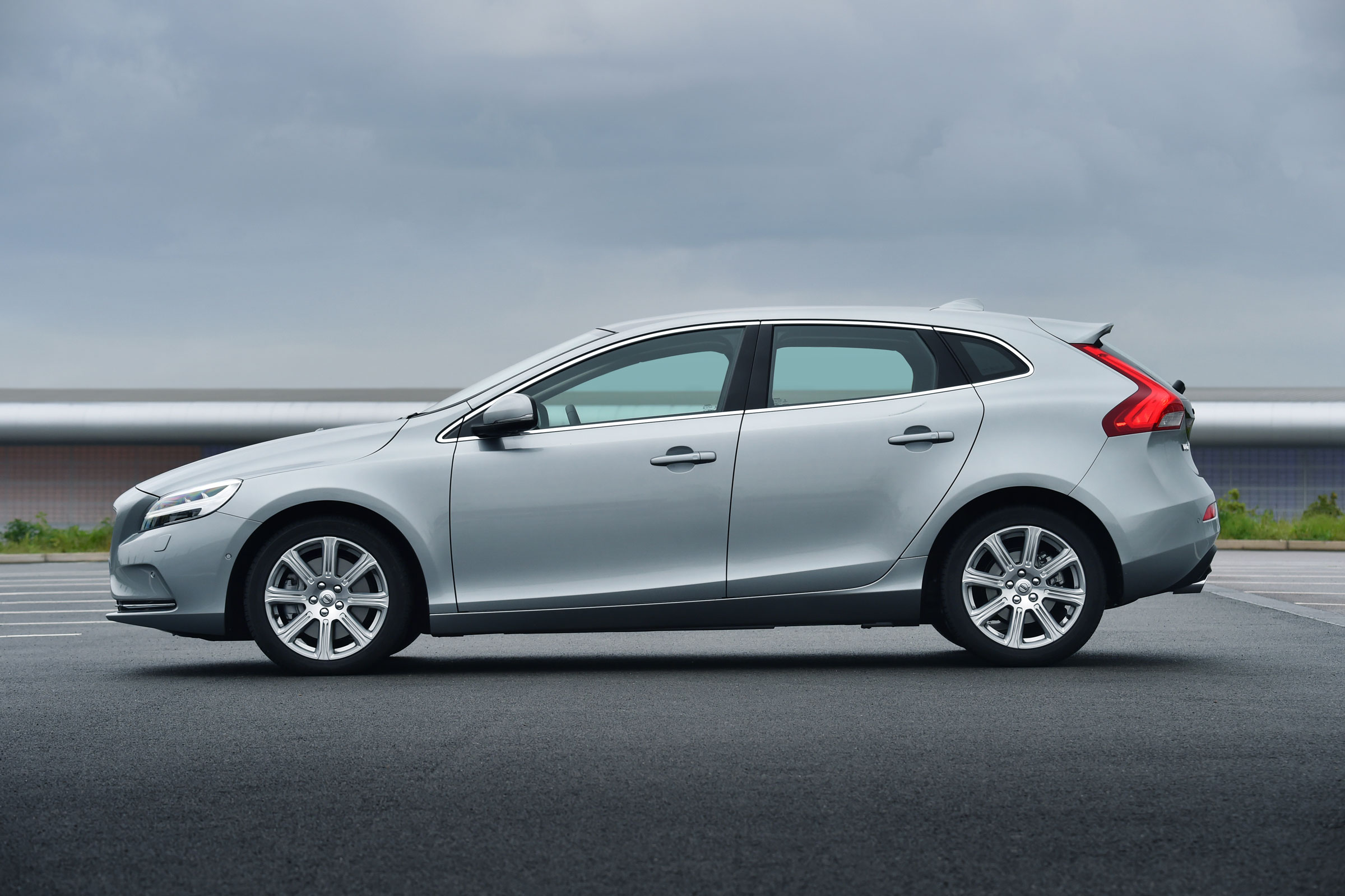 Volvo V40 2016 - side
