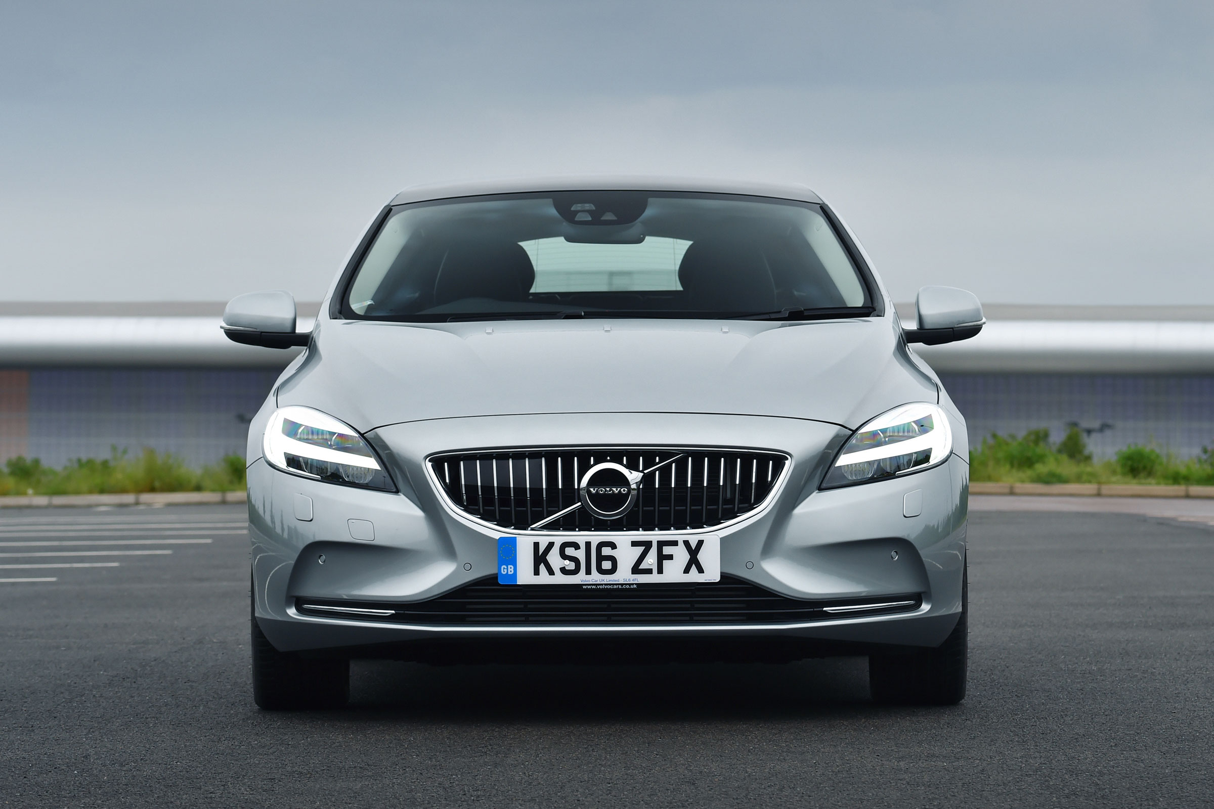 Volvo V40 2016 - front end