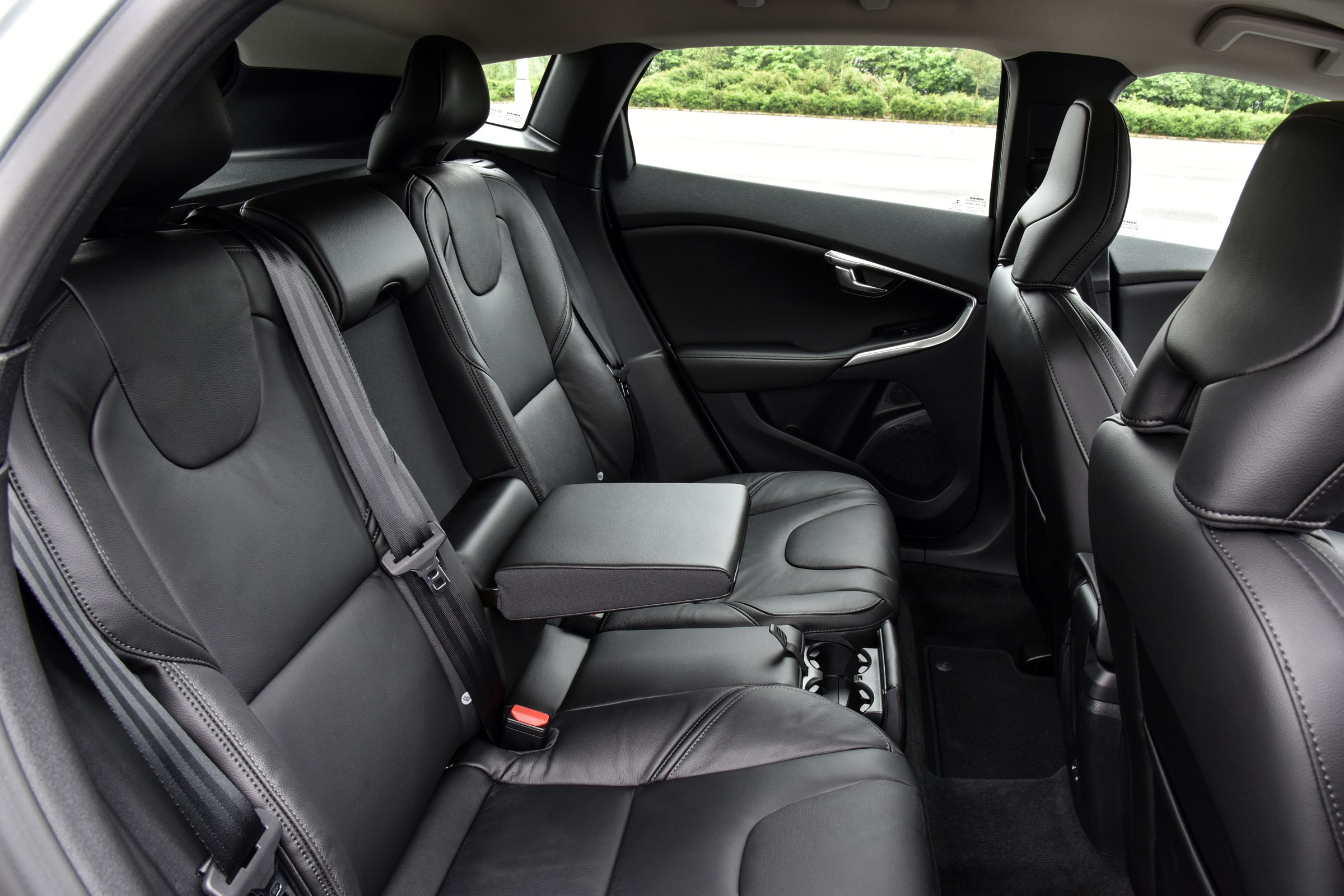 Volvo V40 2016 - rear seats