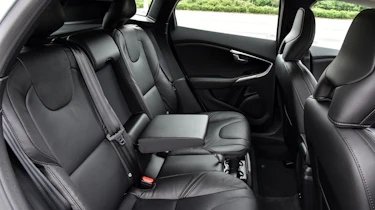 Volvo V40 2016 - rear seats