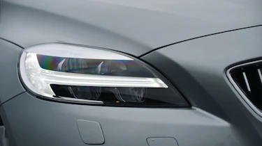 Volvo V40 2016 - headlight