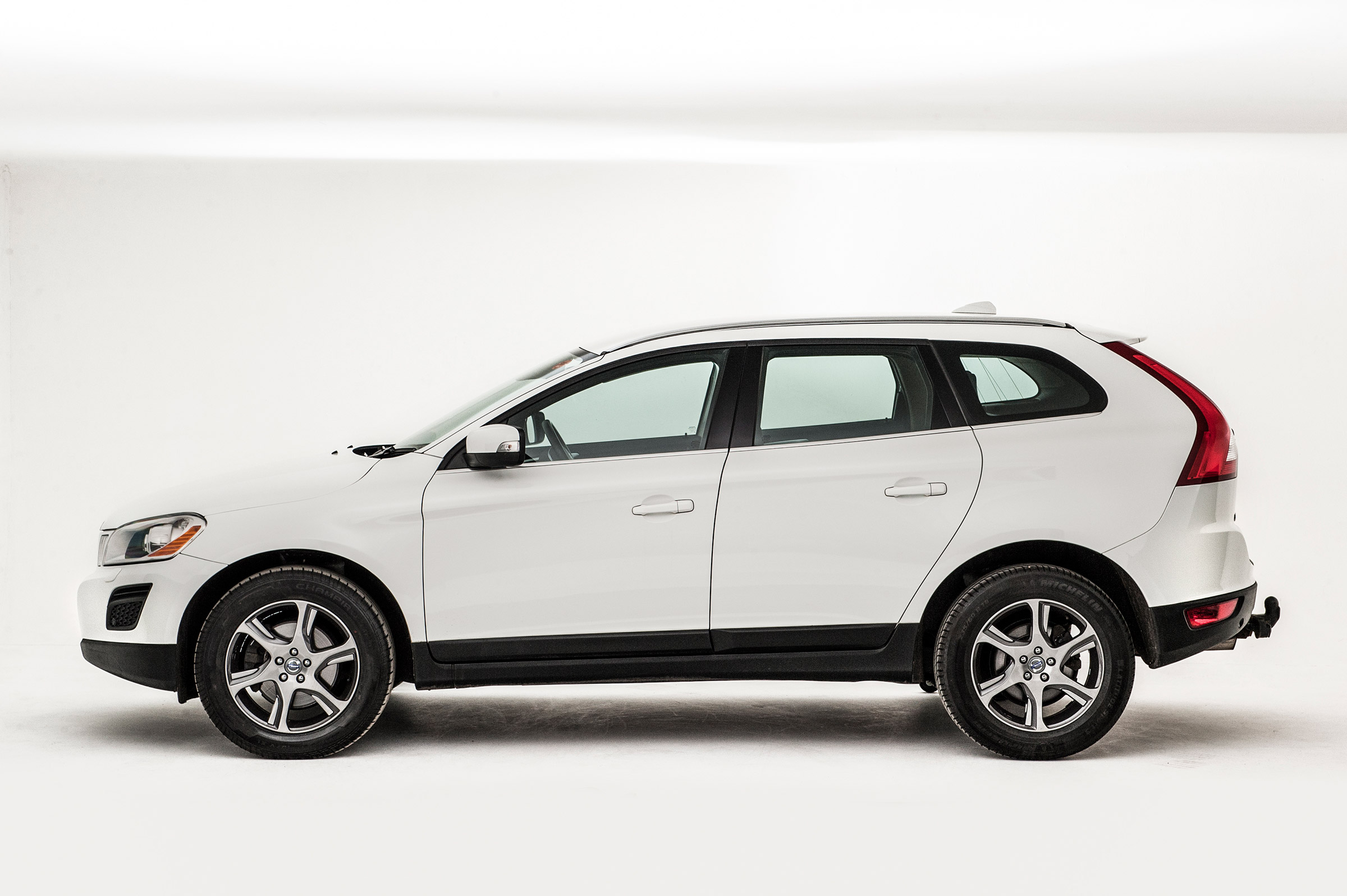 Used Volvo XC60 - side