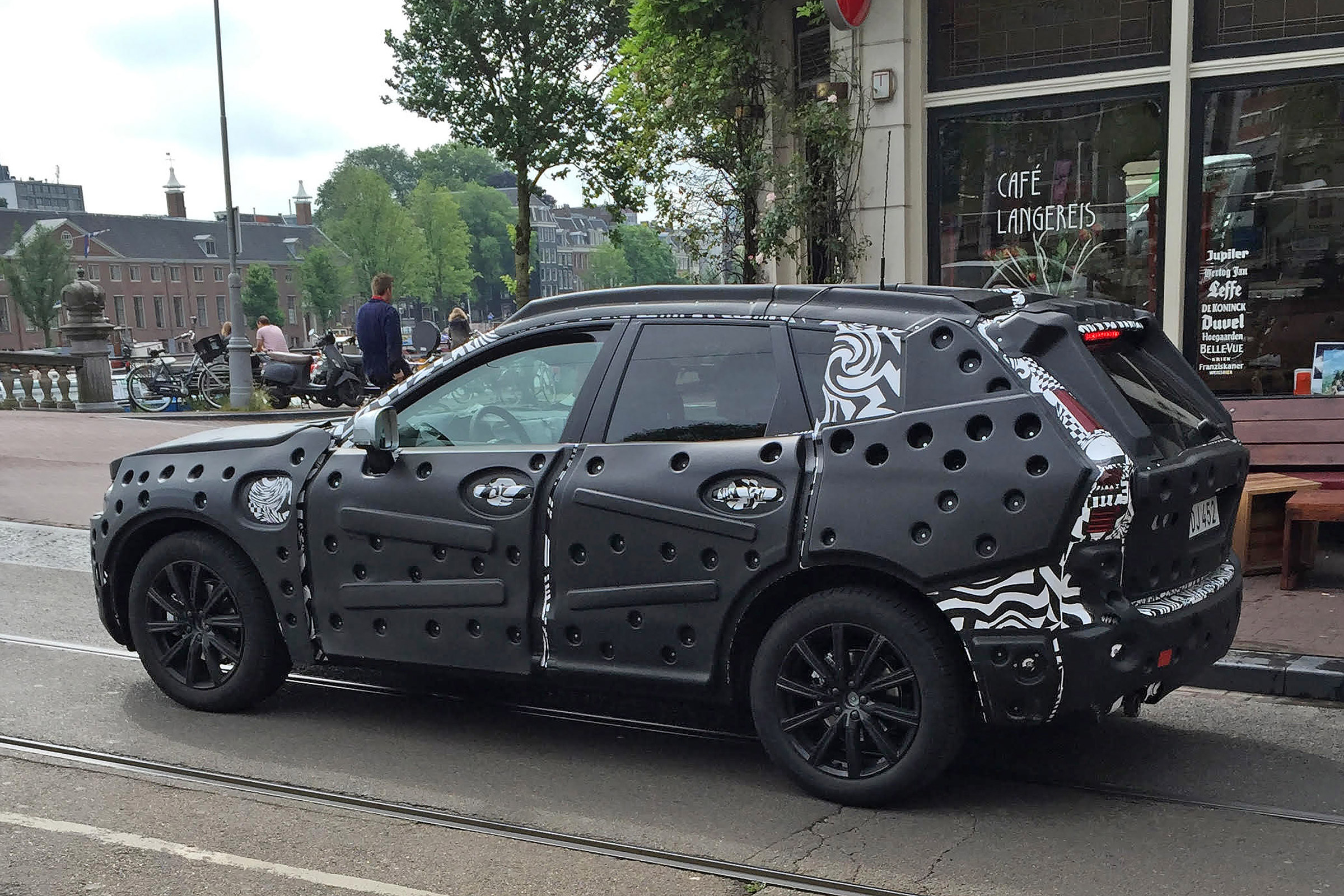 Volvo XC60 - spyshot (side)
