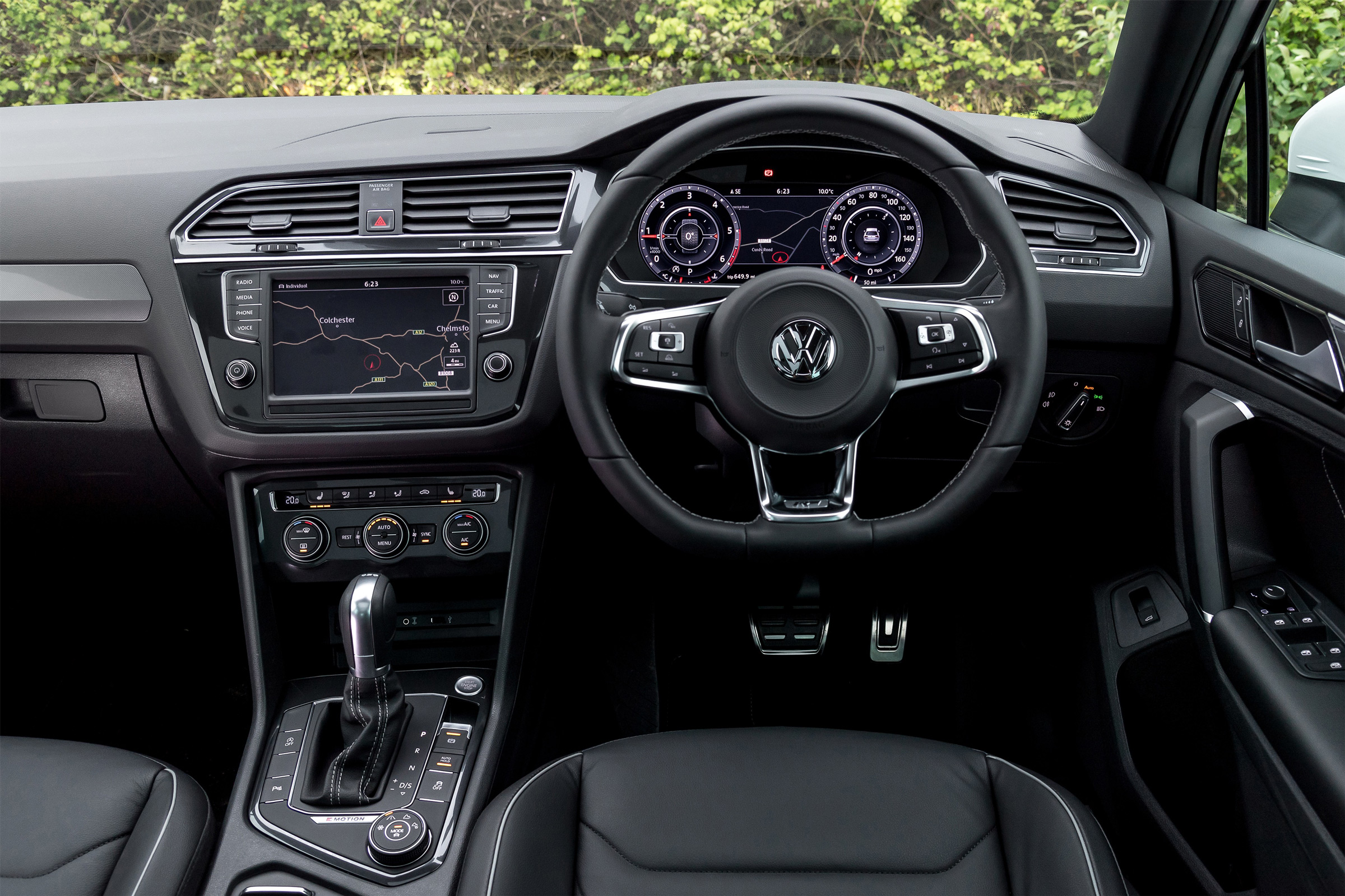 Volkswagen Tiguan R-Line 2016 - interior