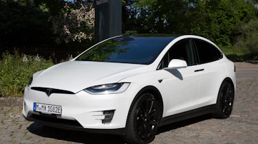 Tesla Model X - front static