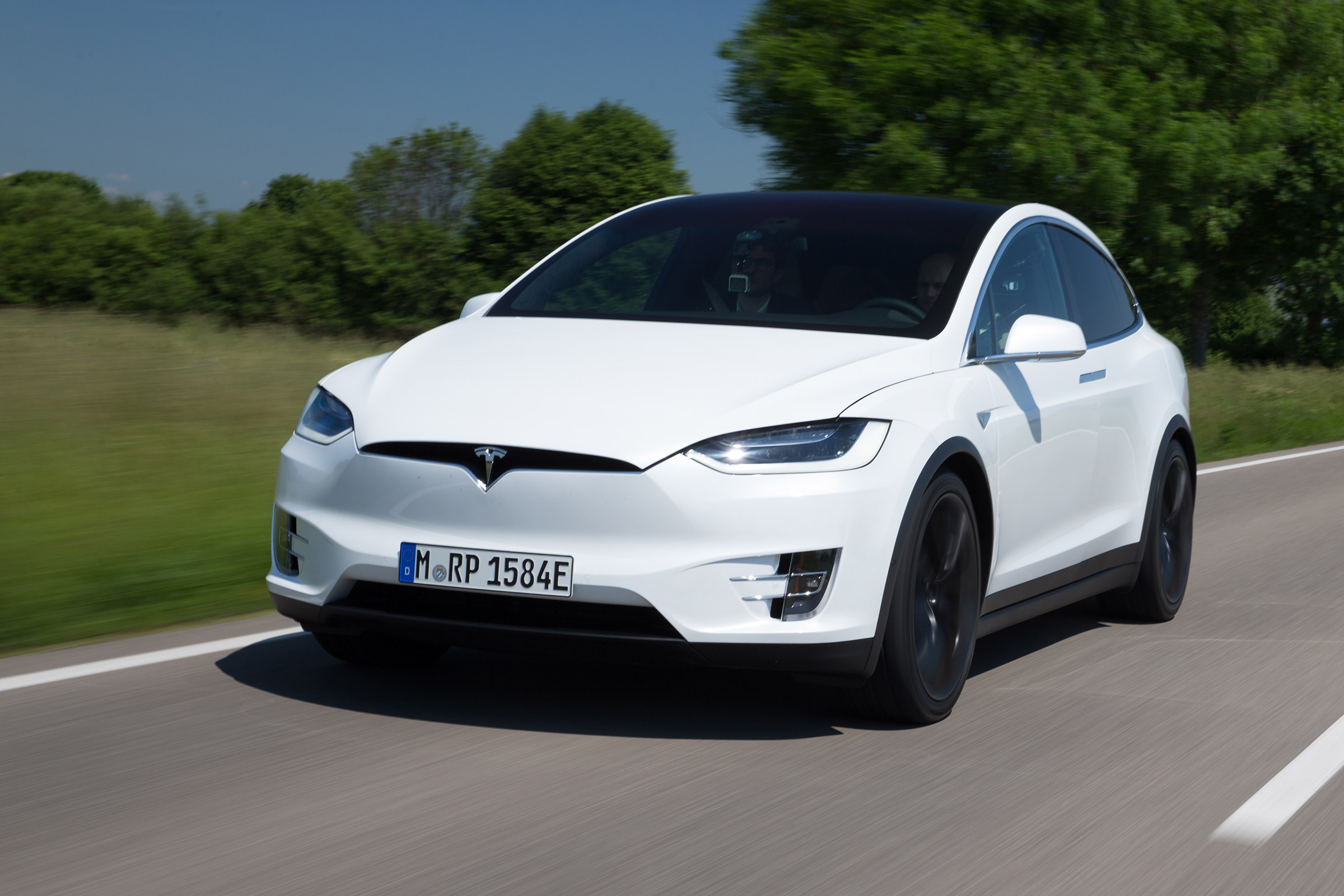 Tesla Model X - front action