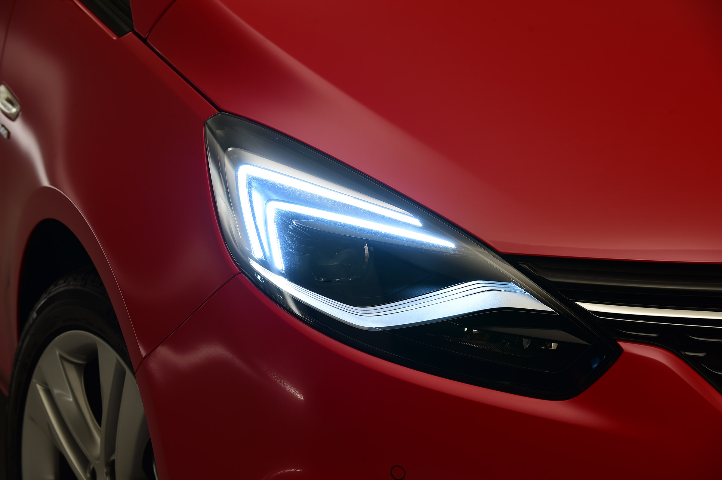 Vauxhall Zafira Tourer - studio front light detail