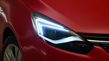 Vauxhall Zafira Tourer - studio front light detail