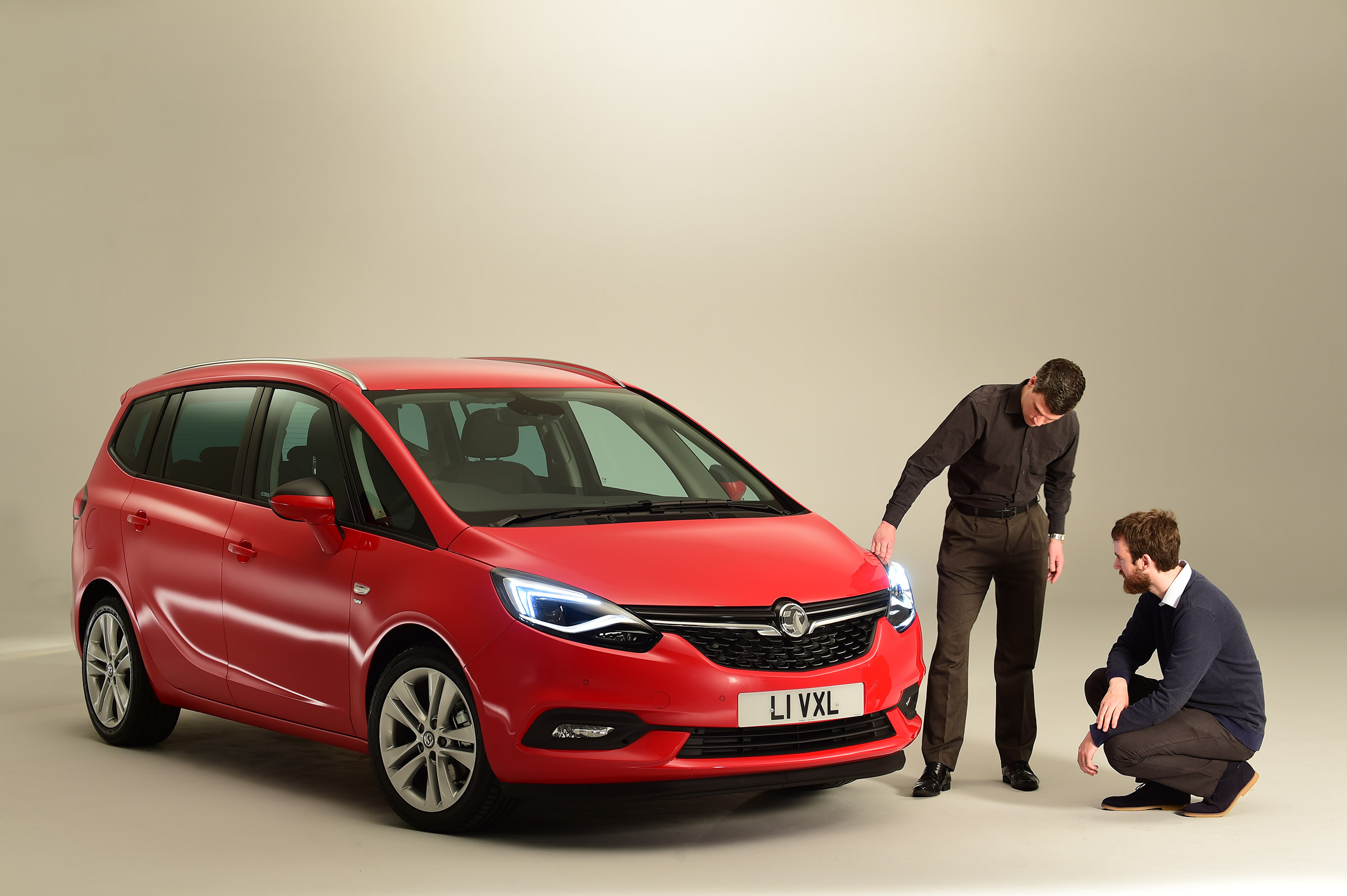 Vauxhall Zafira Tourer - studio Sam Naylor crouching