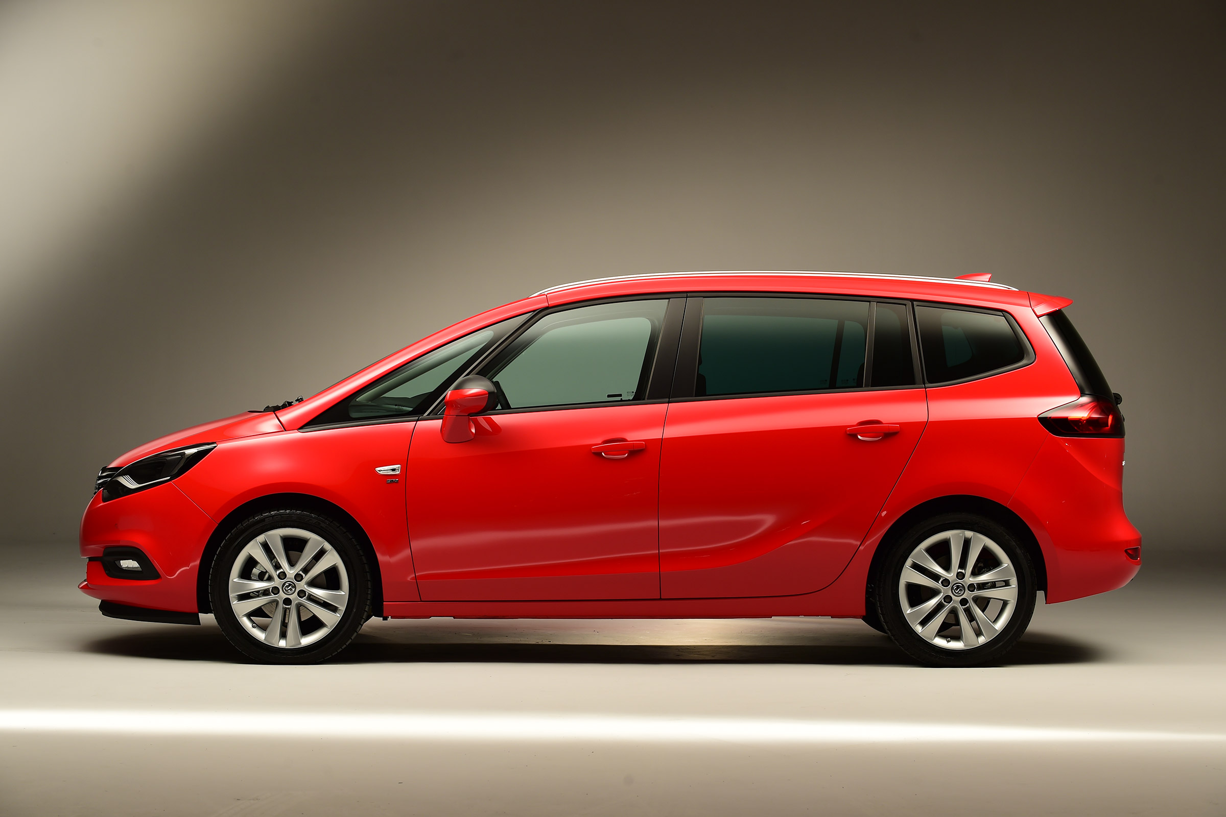 Vauxhall Zafira Tourer - studio side