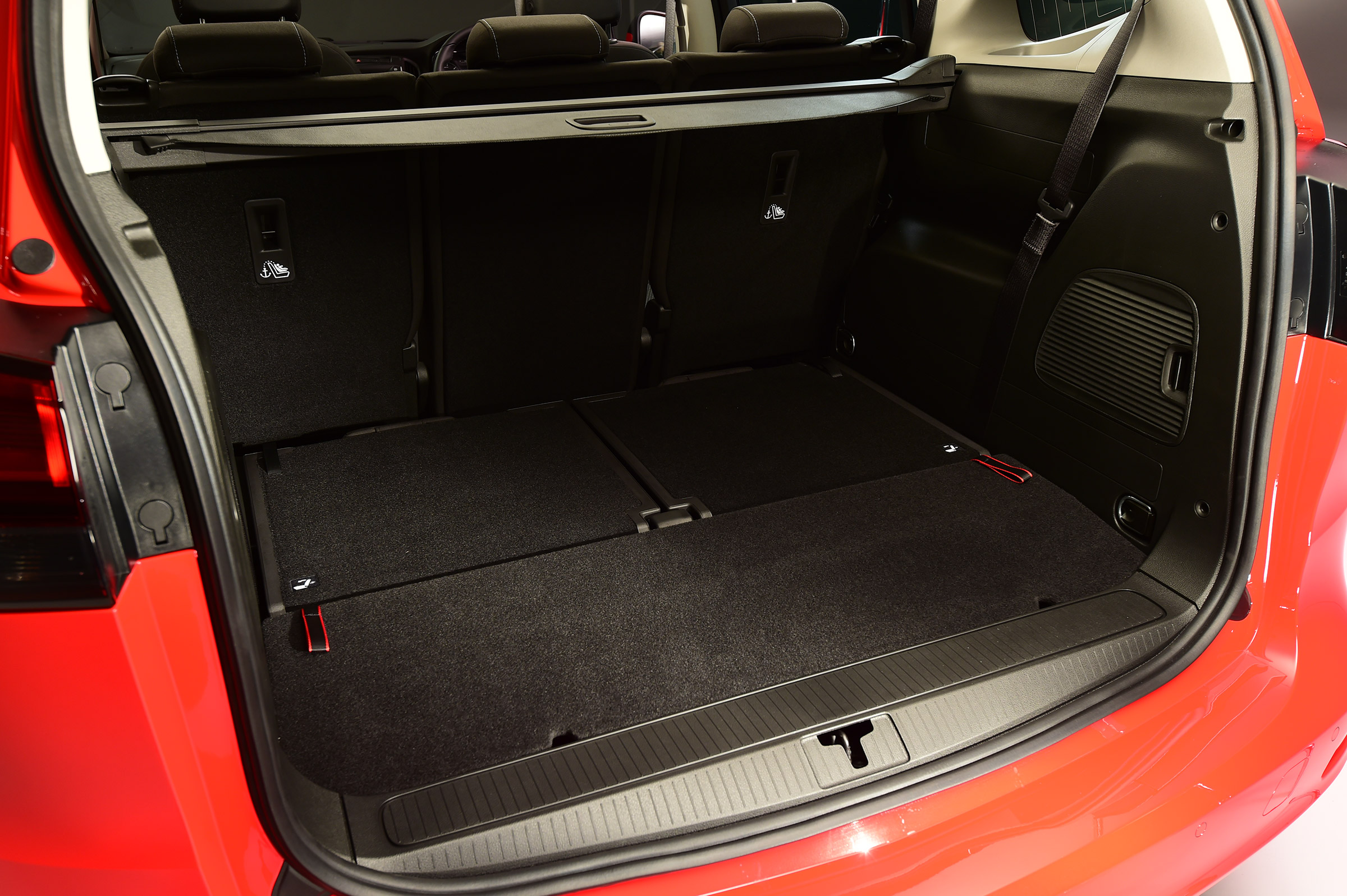 Vauxhall Zafira Tourer - studio boot