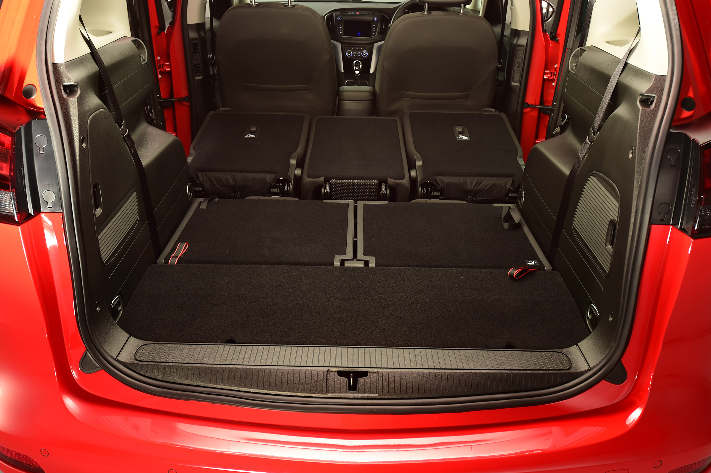 Vauxhall Zafira Tourer - studio full boot