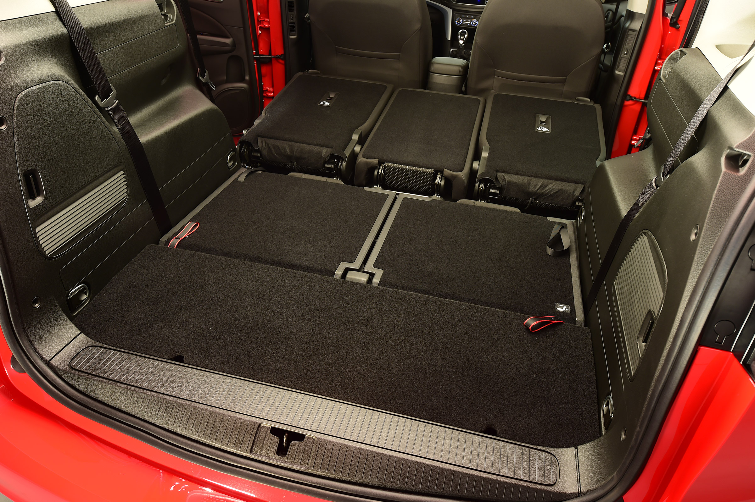 Vauxhall Zafira Tourer - studio seats down