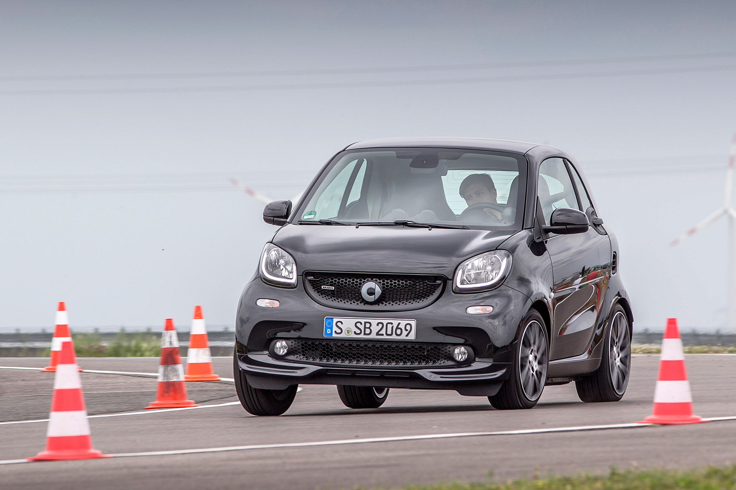 Smart ForTwo Brabus 2016 - front cornering 2