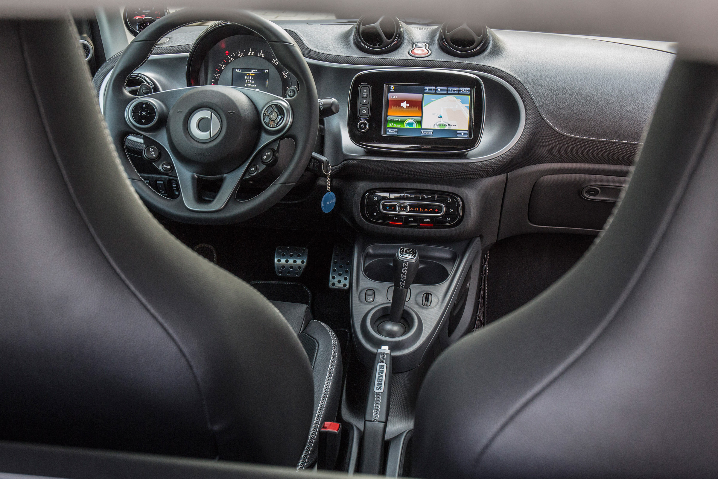 Smart ForTwo Brabus 2016 - interior 2
