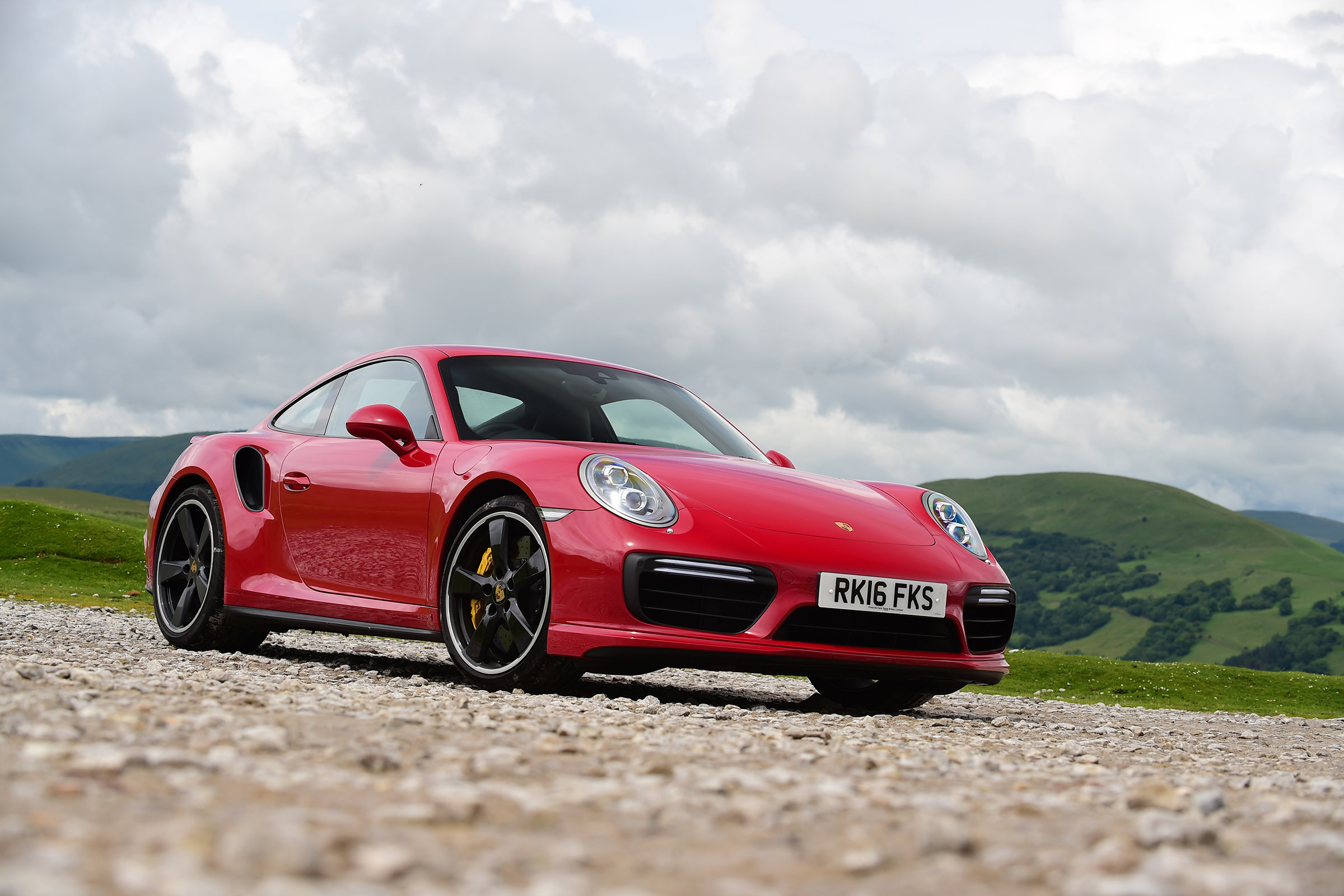 McLaren 570S vs Porsche 911 vs Audi R8 - Porsche 911 front three quarter
