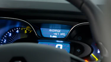 Used Renault Captur - dials